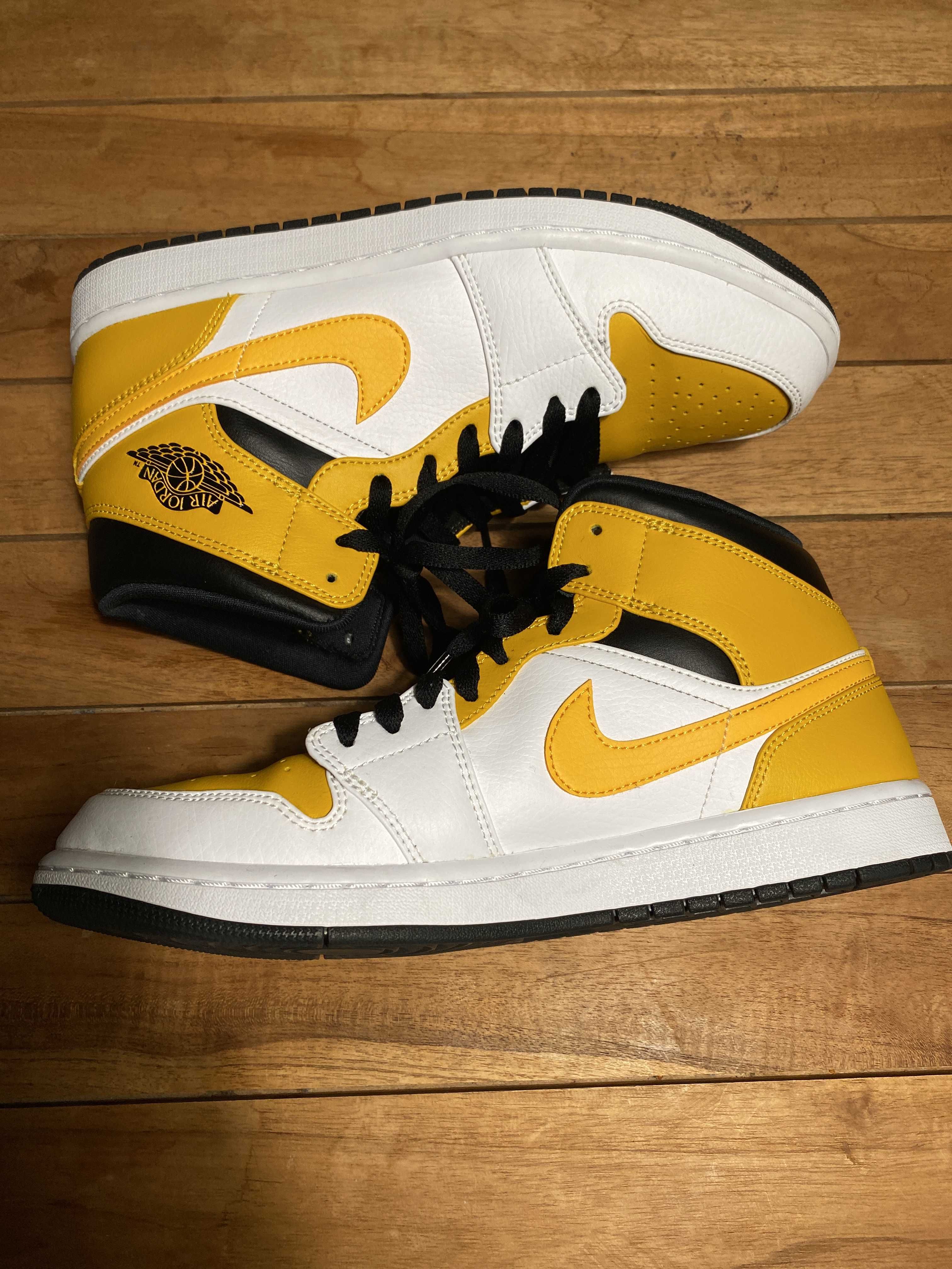 Nike Air Jordan 1 Mid "University Gold"