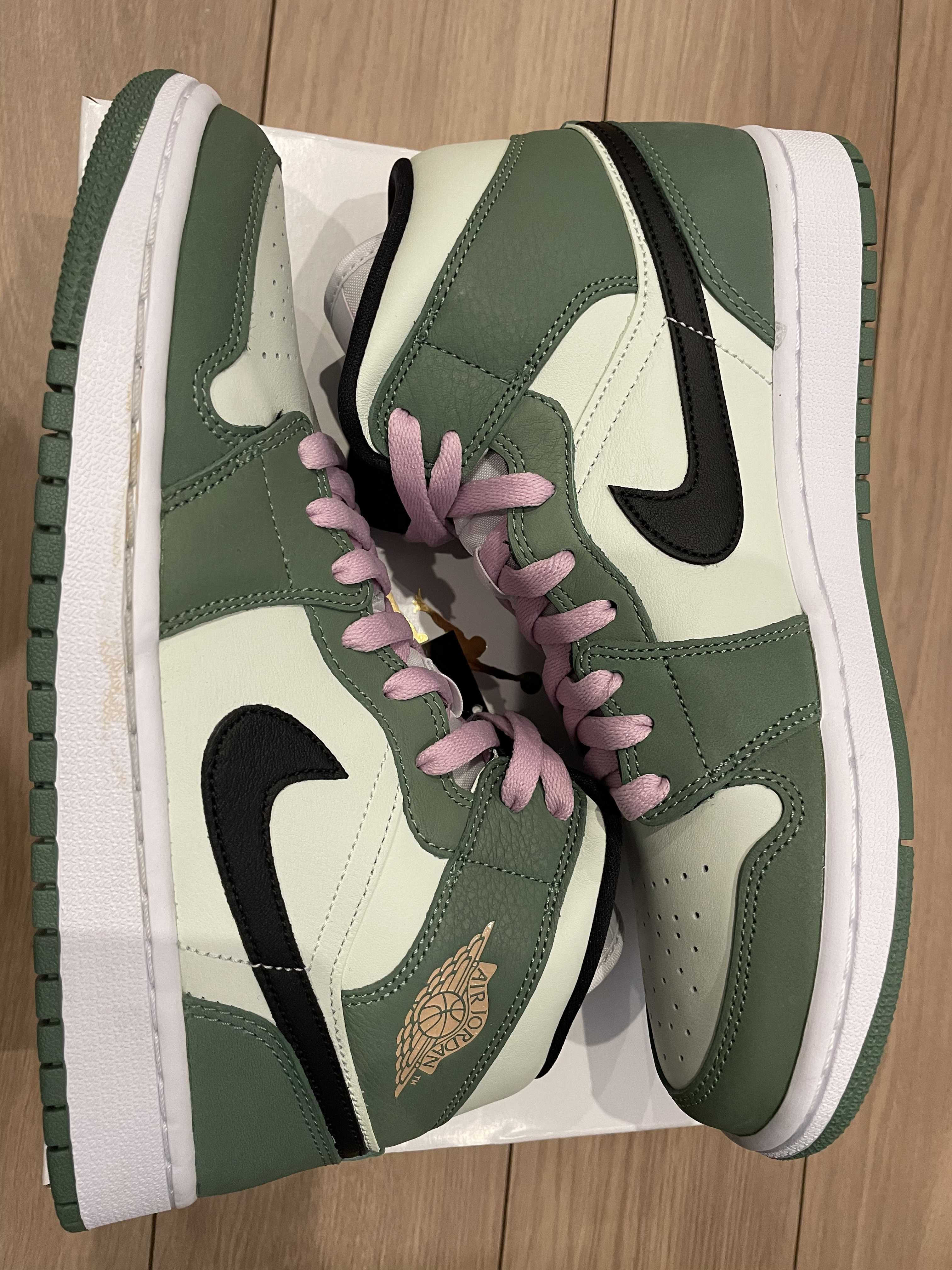 NIKE Women's AIR JORDAN 1 MID SE "DUTCH GREEN"