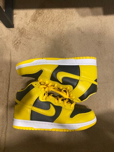 Nike Dunk High "Black/Varsity Maize"
