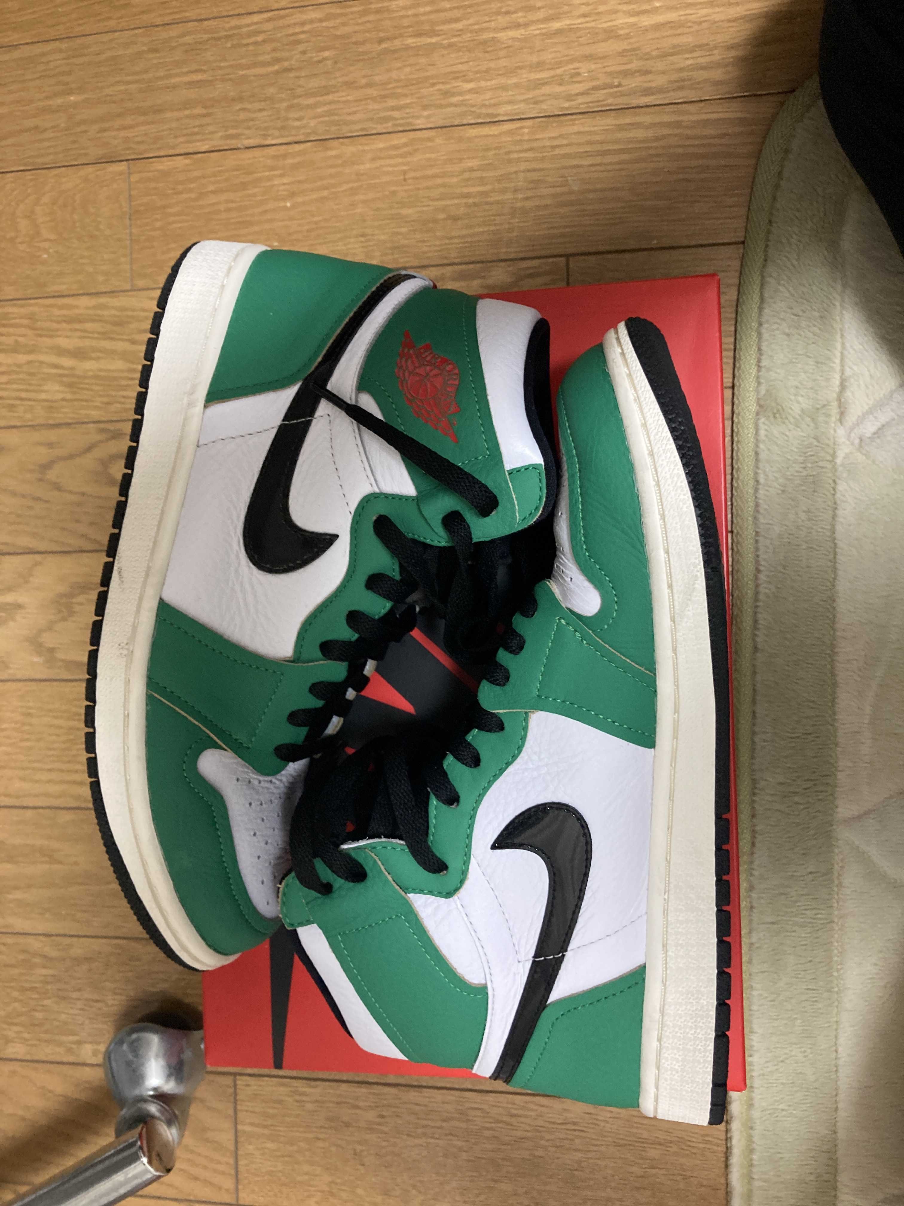 Nike Women's Air Jordan 1 High OG "Lucky Green/White-Sail-Black"