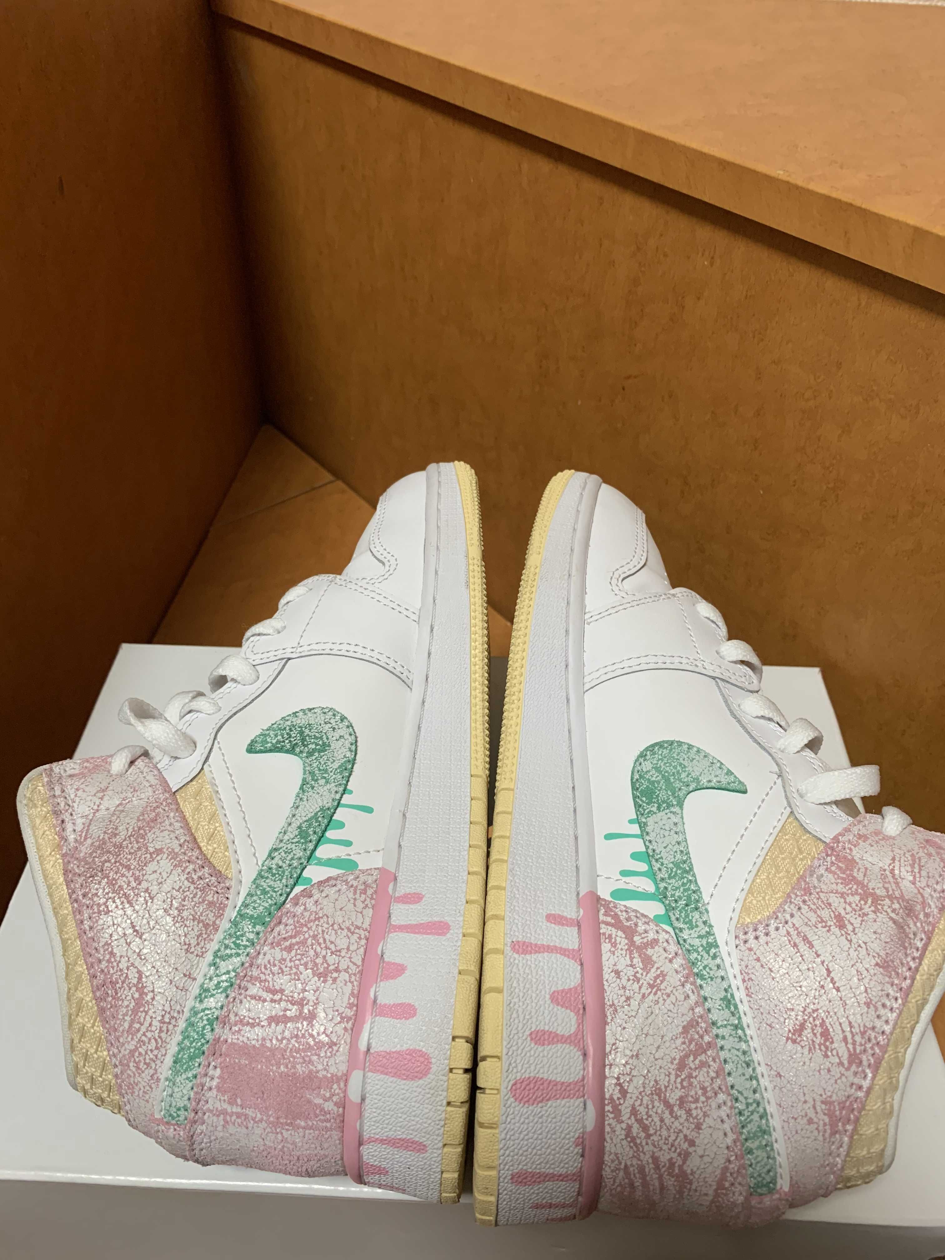 Nike GS Air Jordan 1 Mid "Paint Drip"