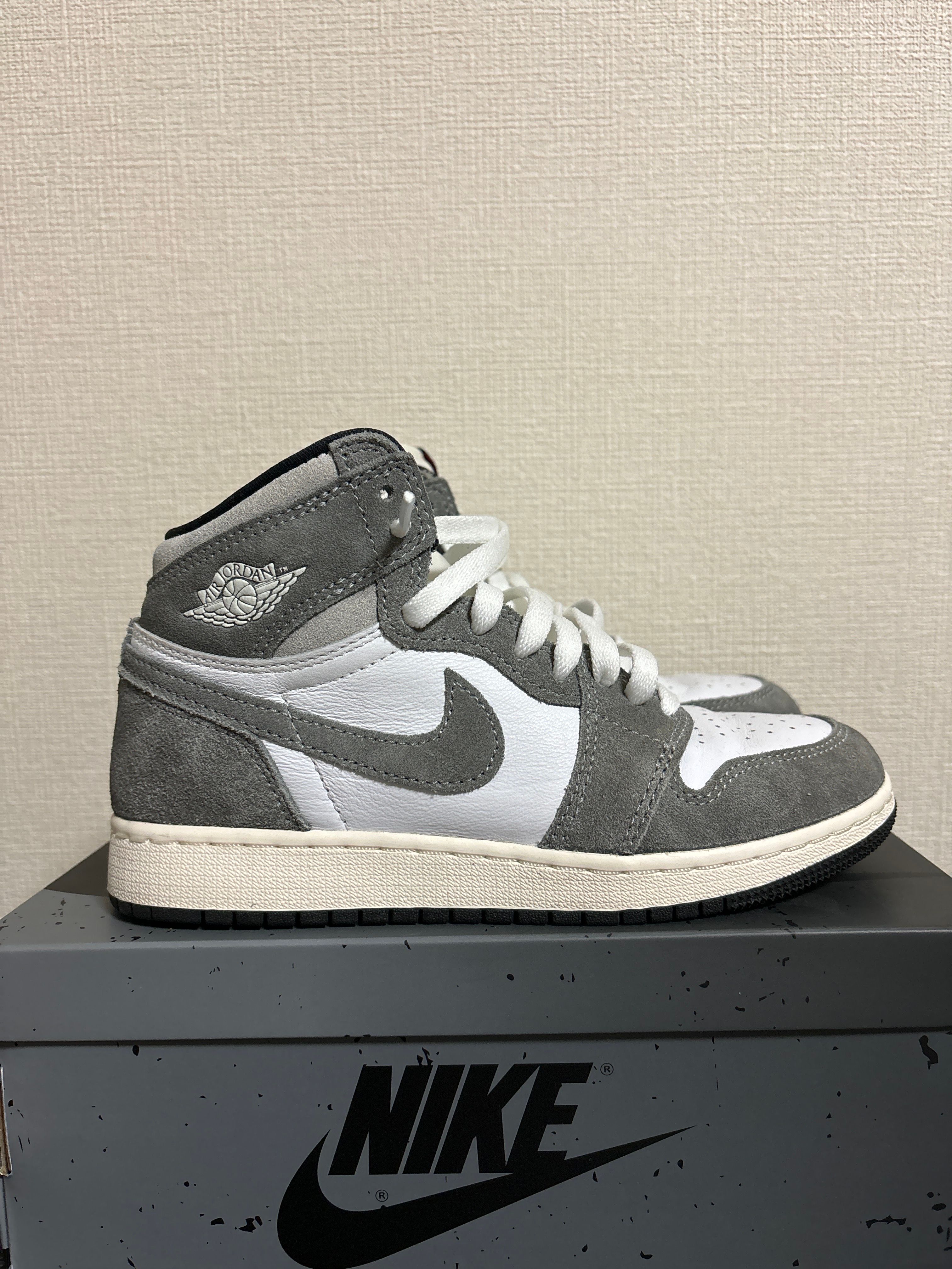 Nike GS Air Jordan 1 Retro High OG "Black and Smoke Grey"
