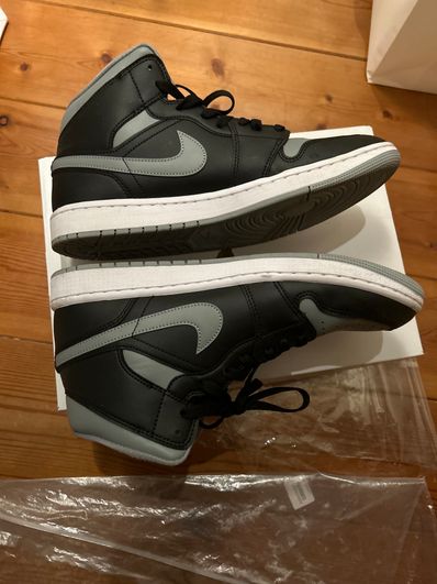 Nike Women's Air Jordan 1 Mid "Shadow"