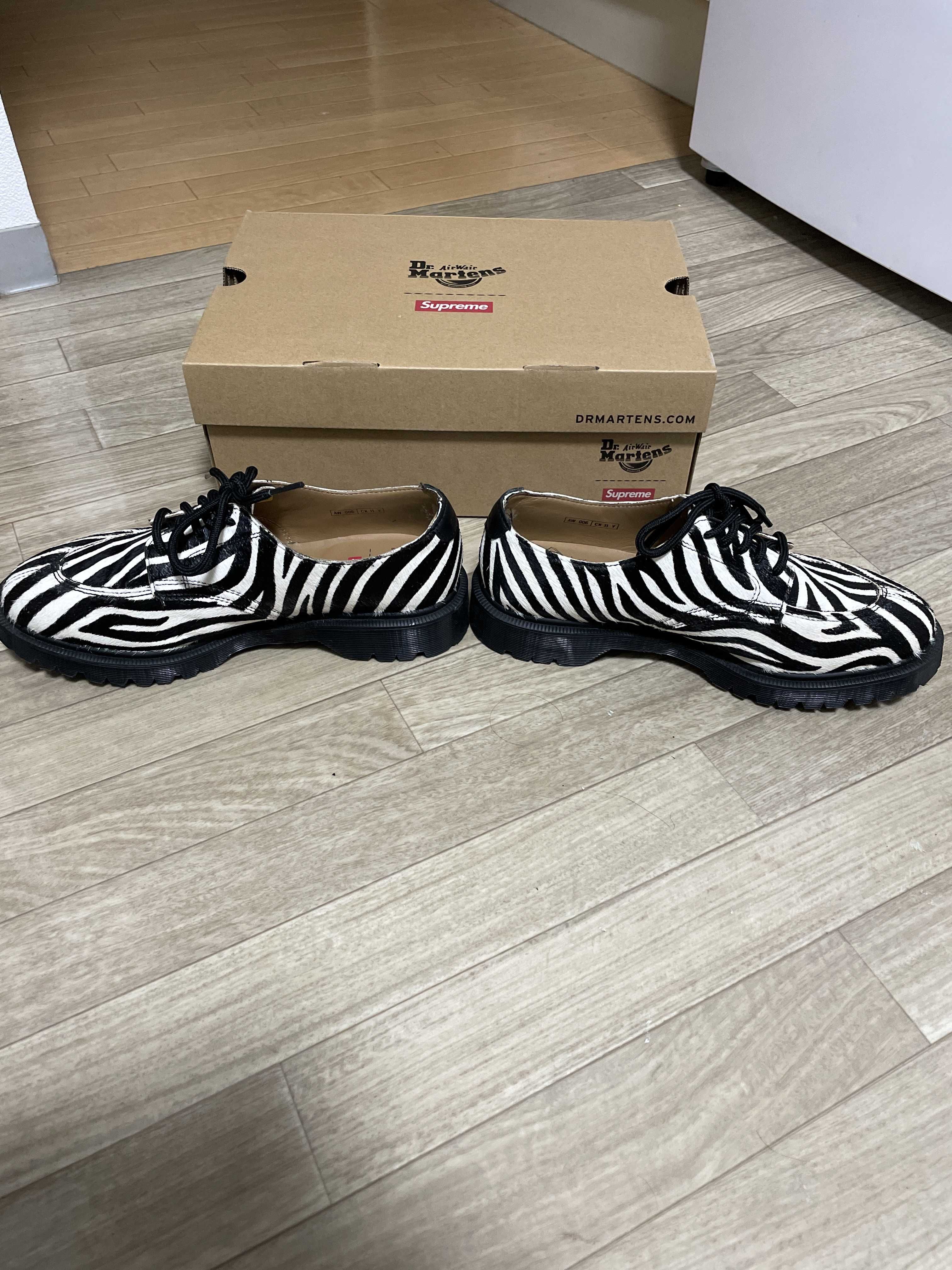 SUPREME × Dr.Martens SPLIT TOE 5-EYE SHOE "ZEBRA"