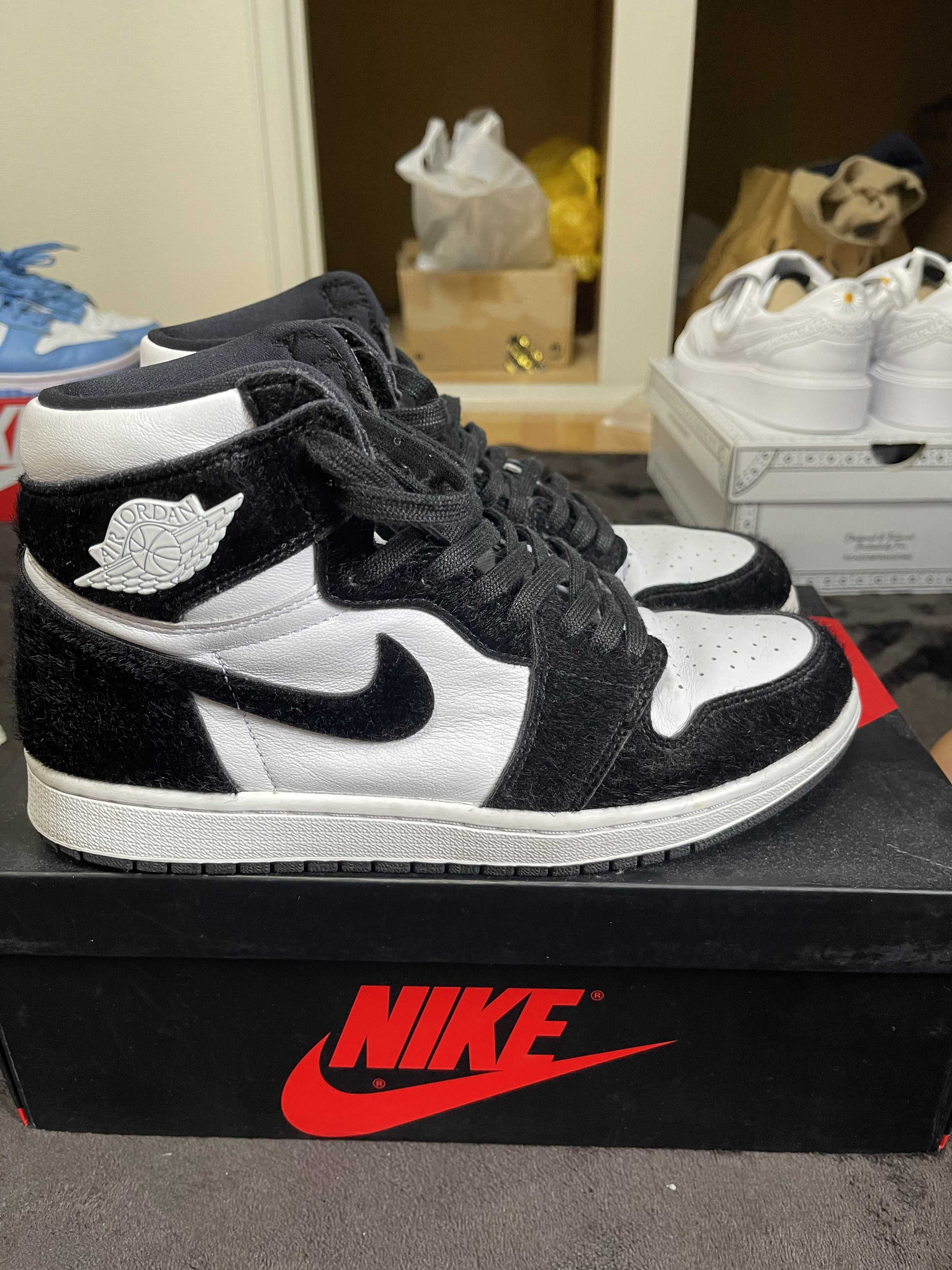 Nike Women's Air Jordan 1 Retro High OG "Black/White"