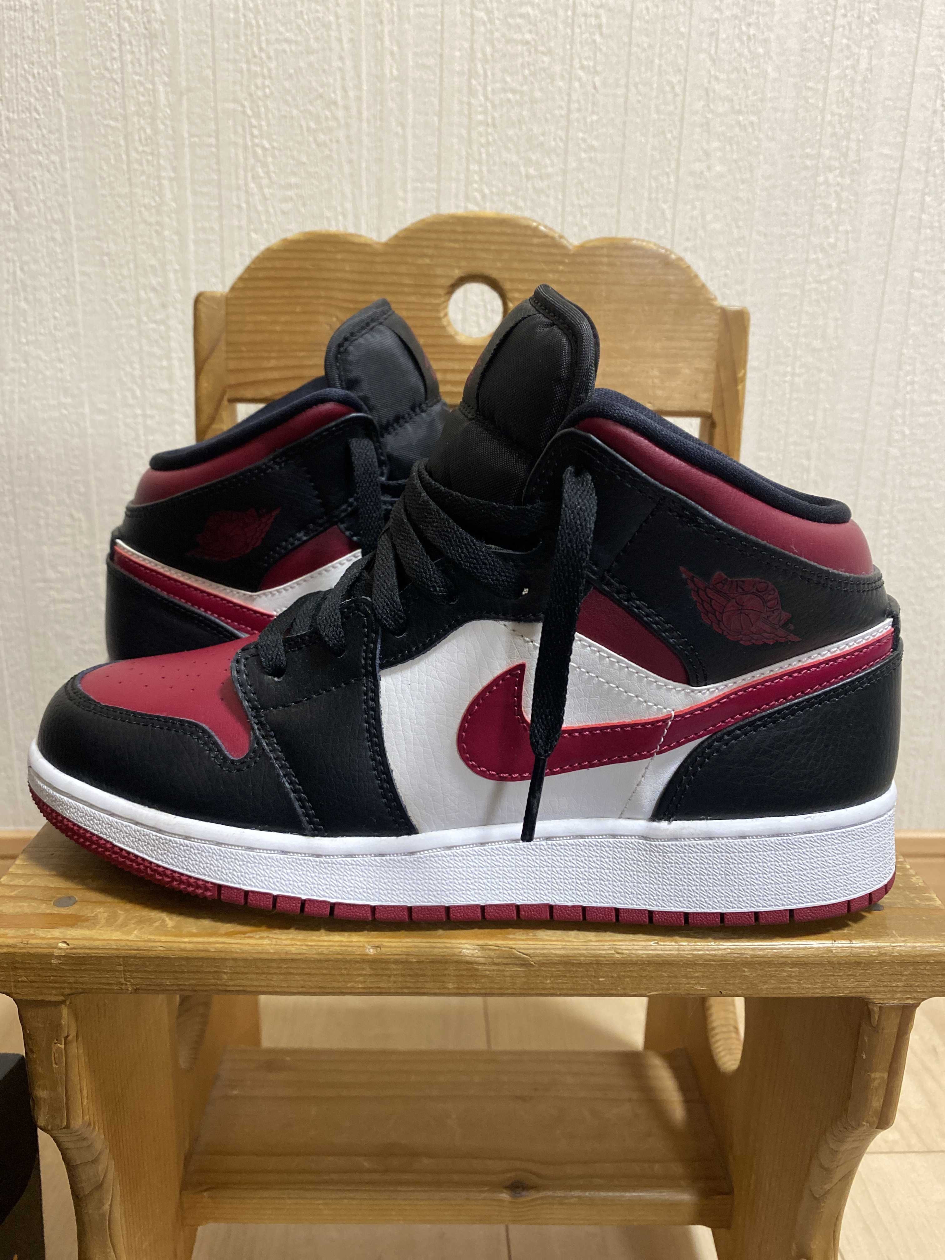 NIKE AIR JORDAN 1 MID GS "BLACK/RED/WHITE"
