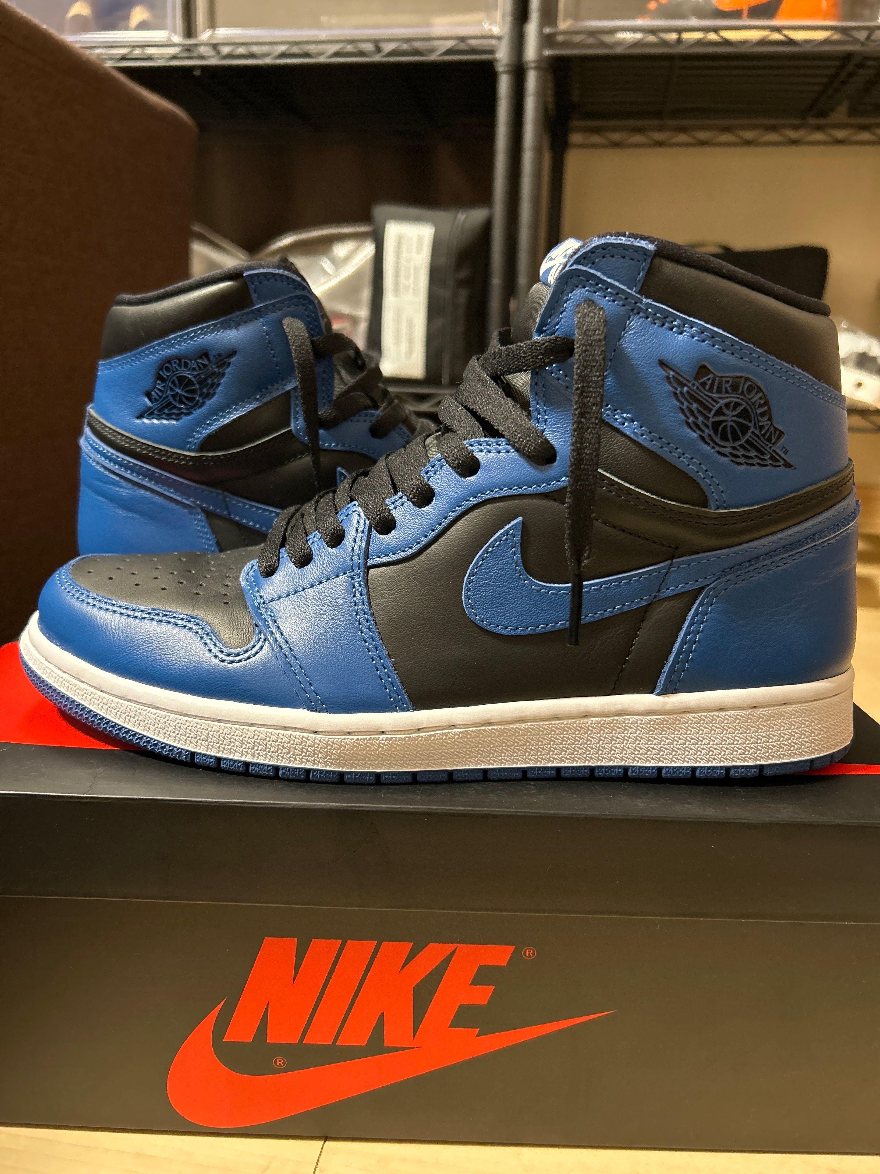 Nike Air Jordan 1 Retro High OG "Dark Marina Blue"