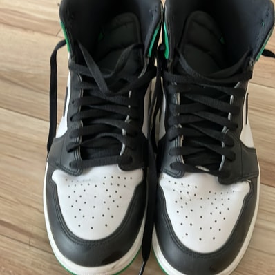 Nike Air Jordan 1 Retro High OG "Celtics/Black and Lucky Green" (2023)