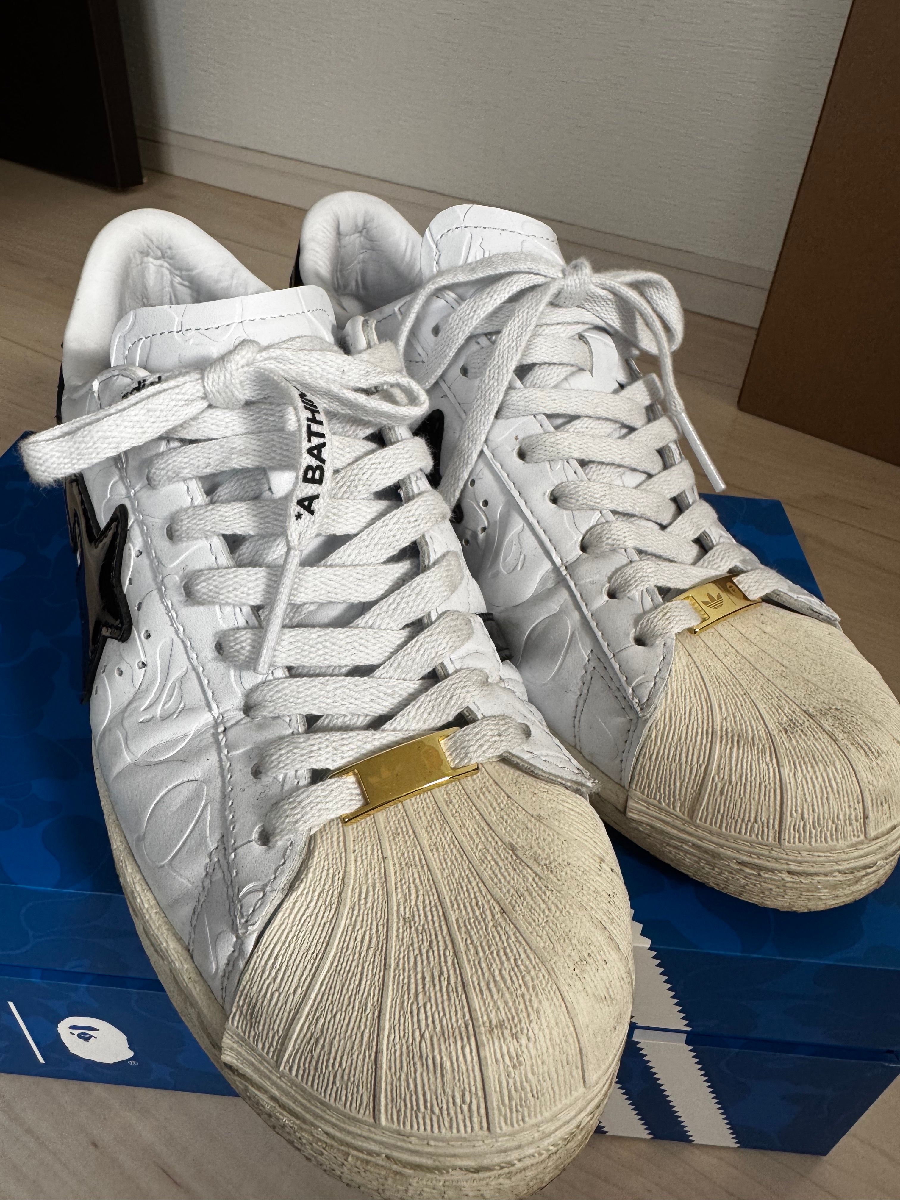 A BATHING APE × adidas Superstar V "Footwear White/Core Black/Gold Metallic"