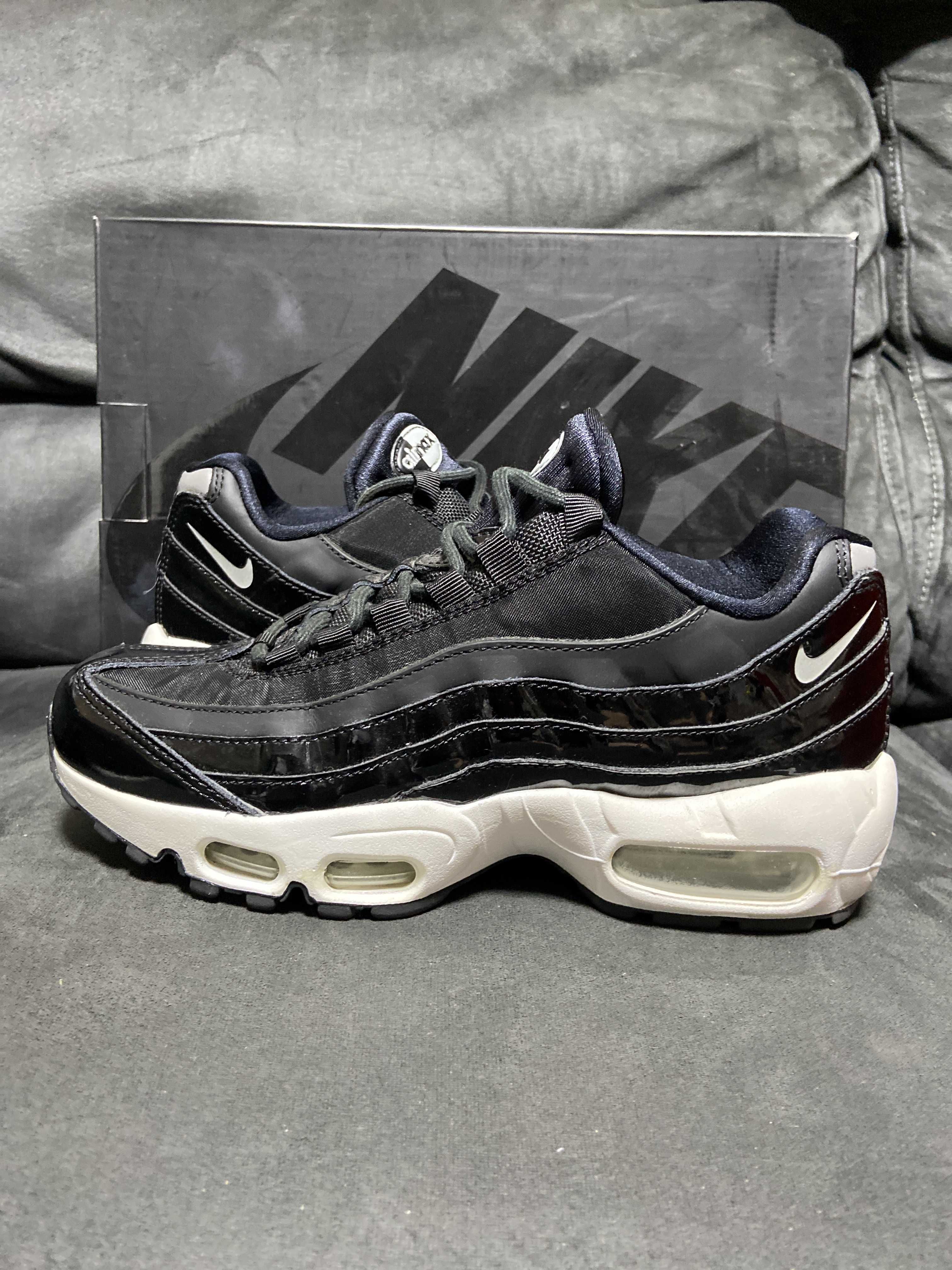 Nike Air Max 95 Essential "Black/Black/Reflect Silver/White"
