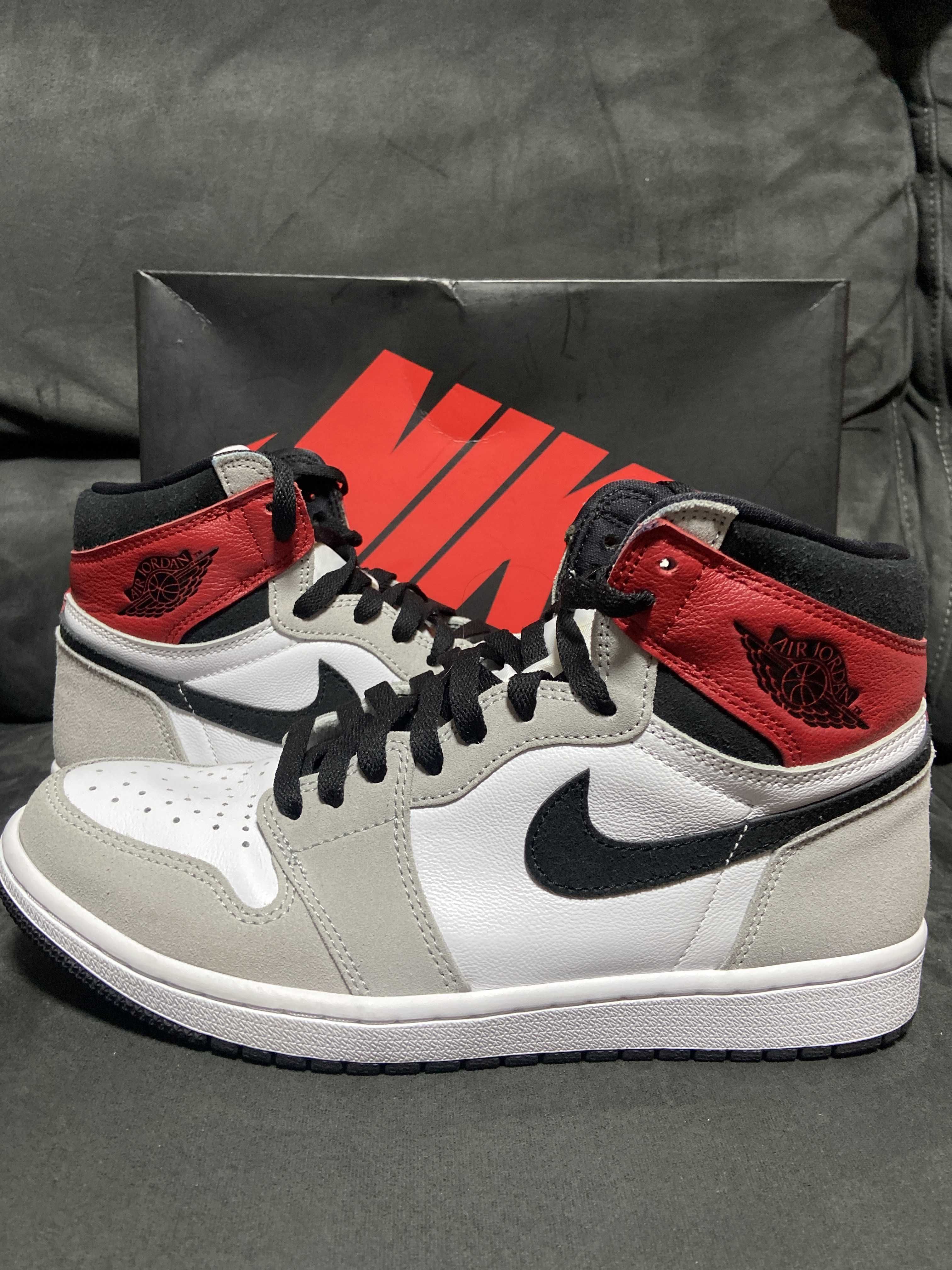 Nike Air Jordan 1 High OG "White/Black/Light Smoke Grey"