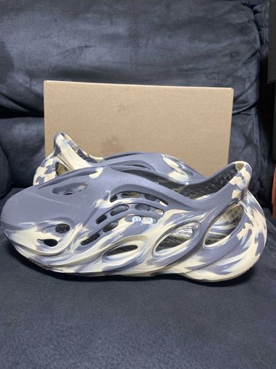 adidas YEEZY Foam Runner "MXT Moon Gray"