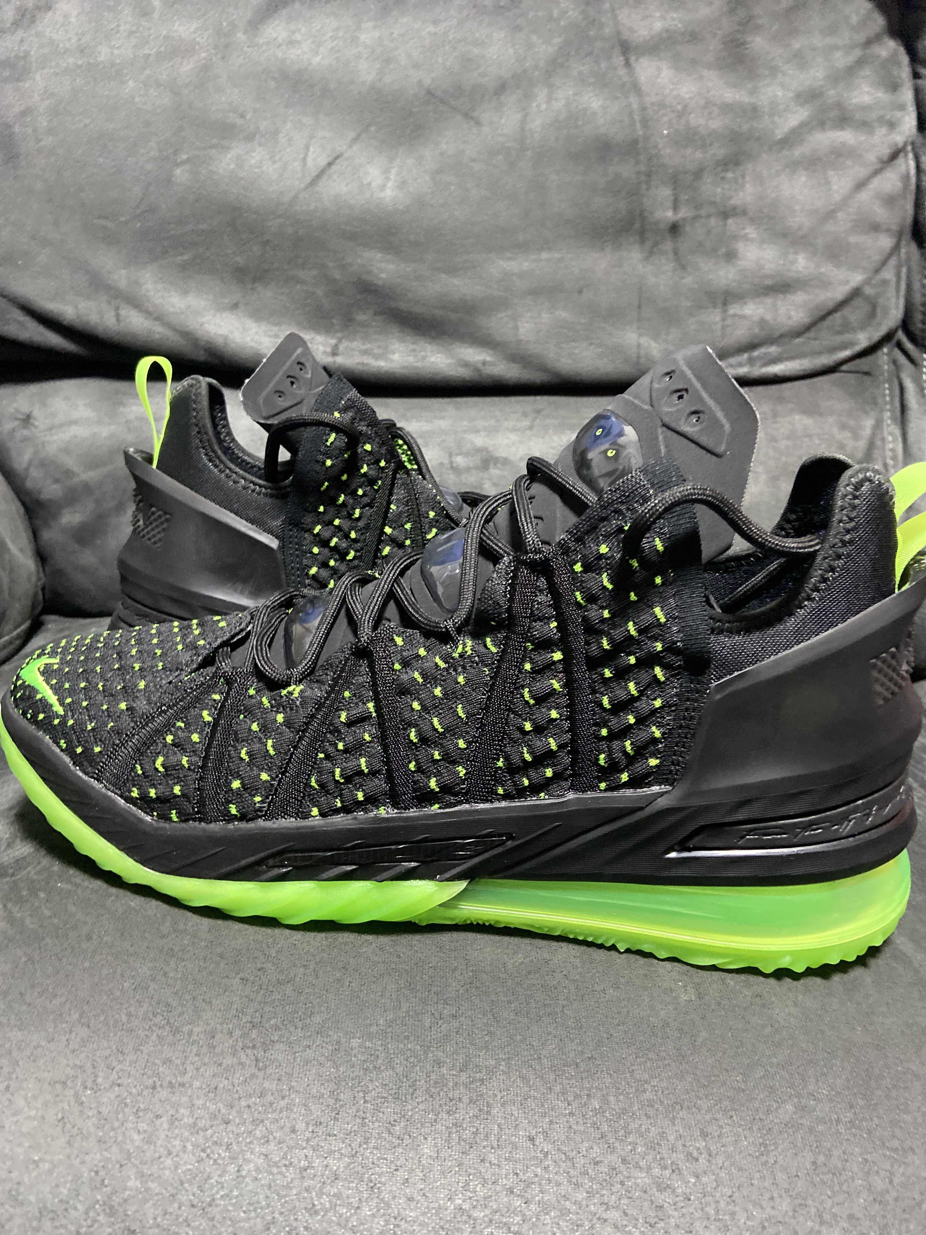 NIKE LEBRON XVIII "DUNKMAN"