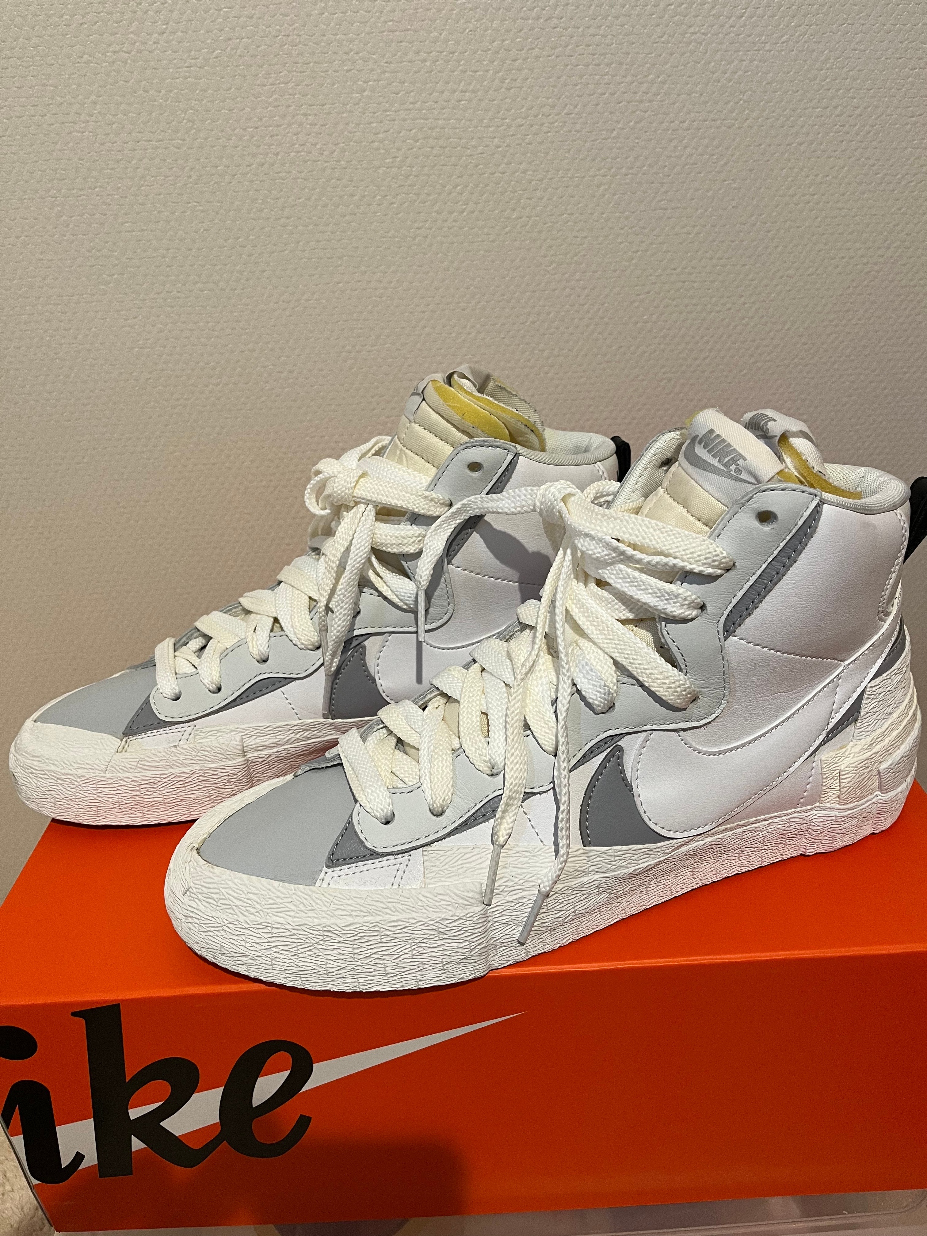 sacai × NIKE BLAZER MID "WHITE/WOLF GREY"