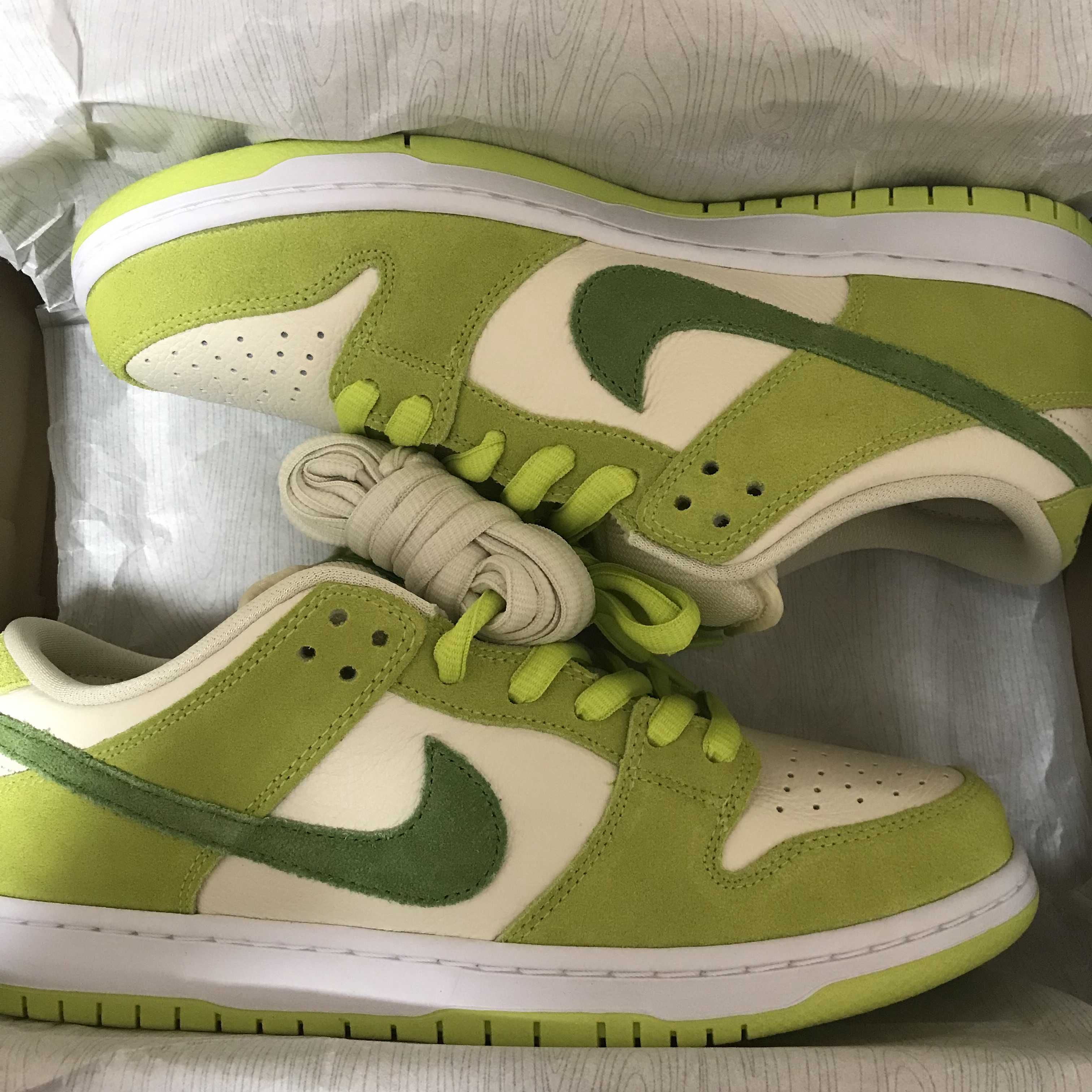 Nike SB Dunk Low "Green Apple"