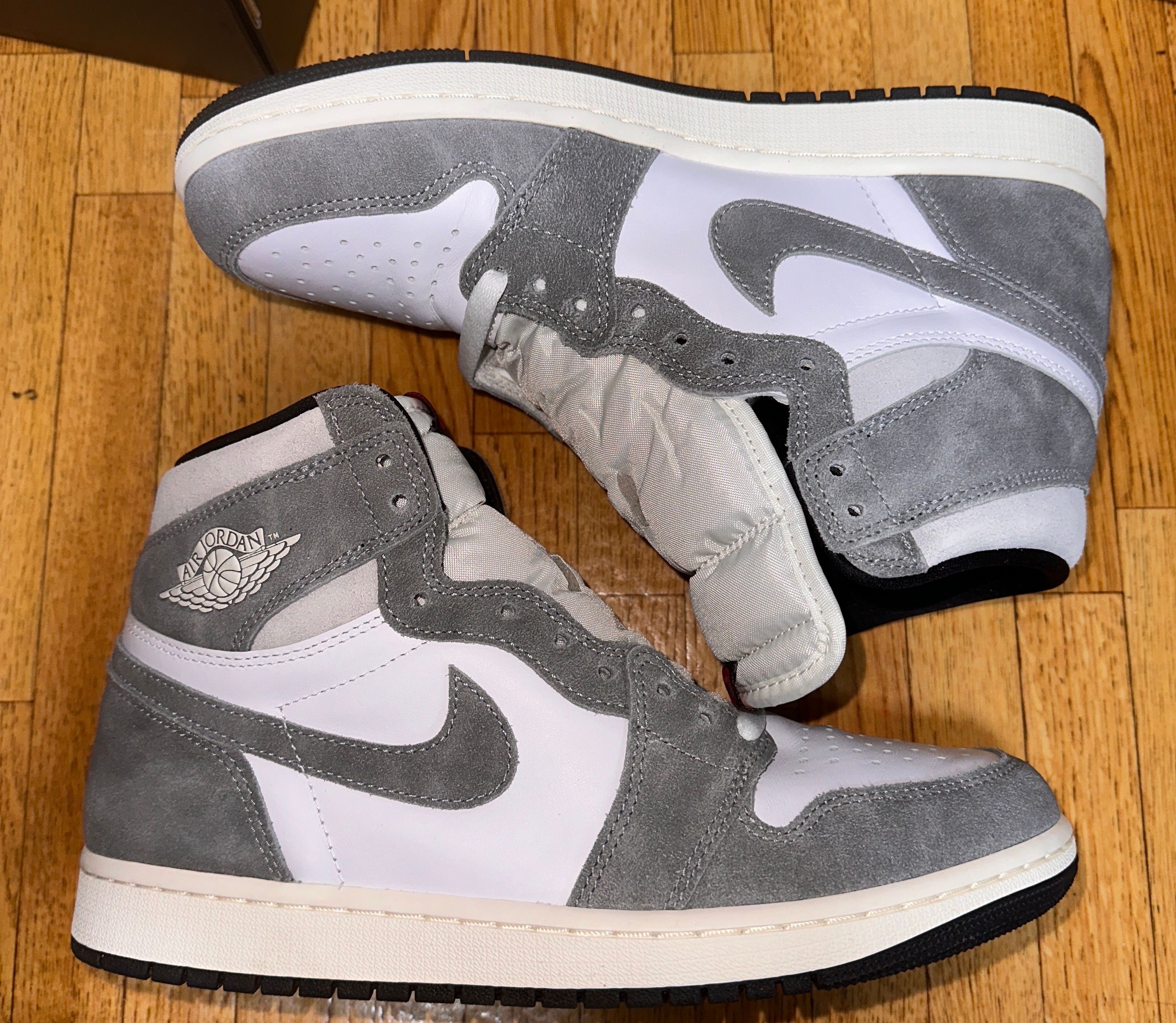 Nike Air Jordan 1 Retro High OG "Black and Smoke Grey"