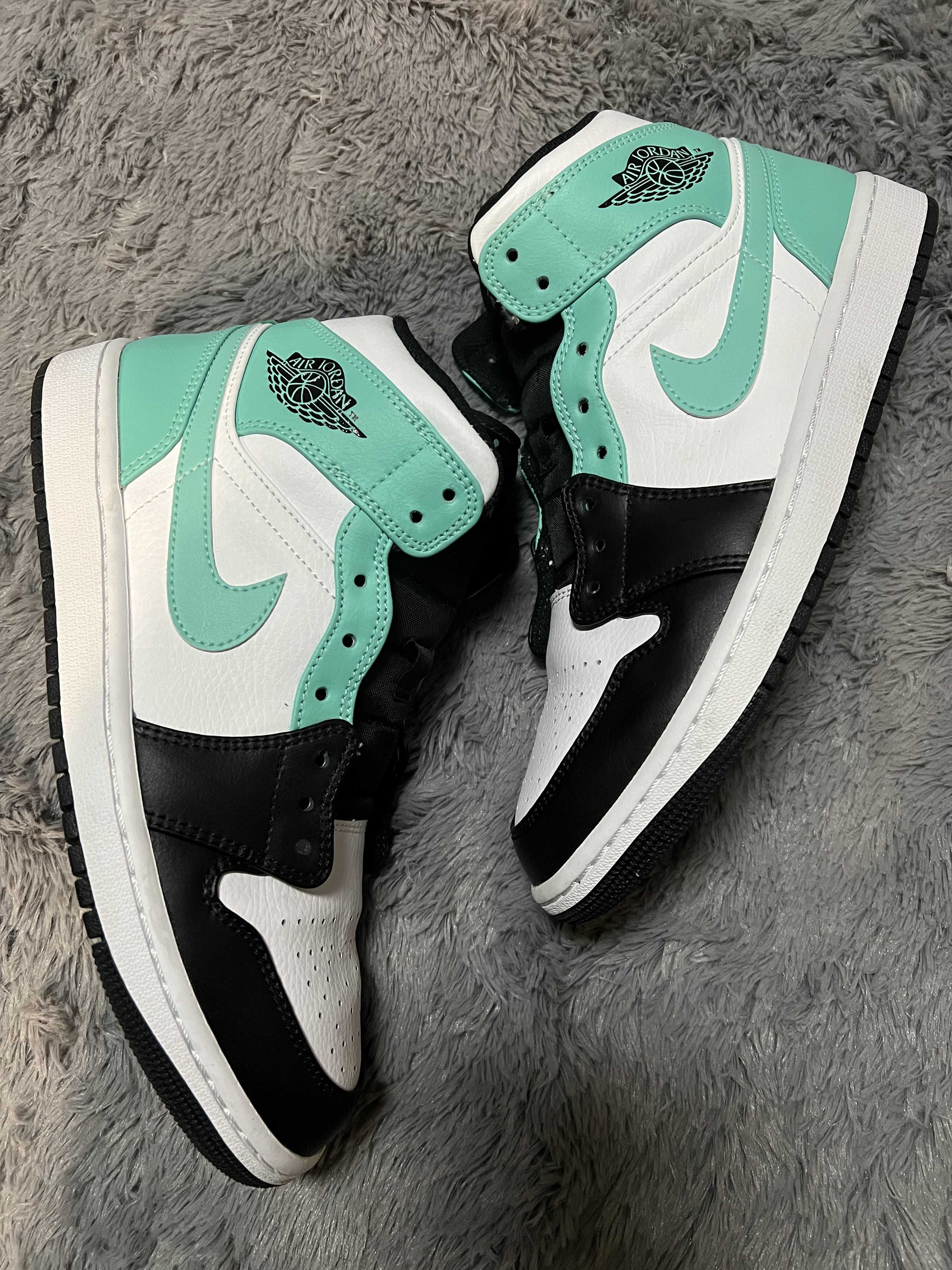 NIKE AIR JORDAN 1 MID "TROPICAL TWIST"