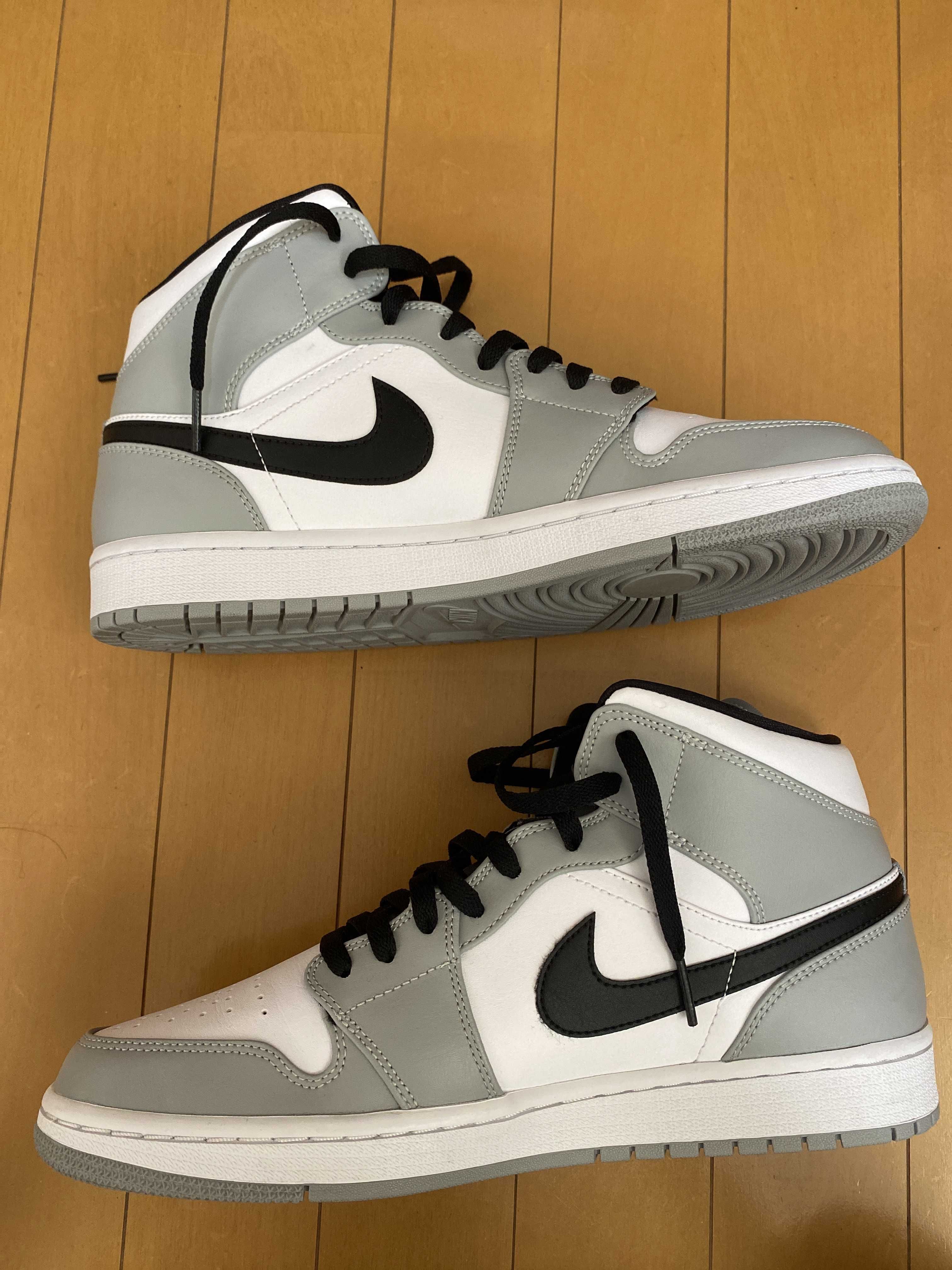 Nike Air Jordan 1 Mid "Light Smoke Grey/White/Black"