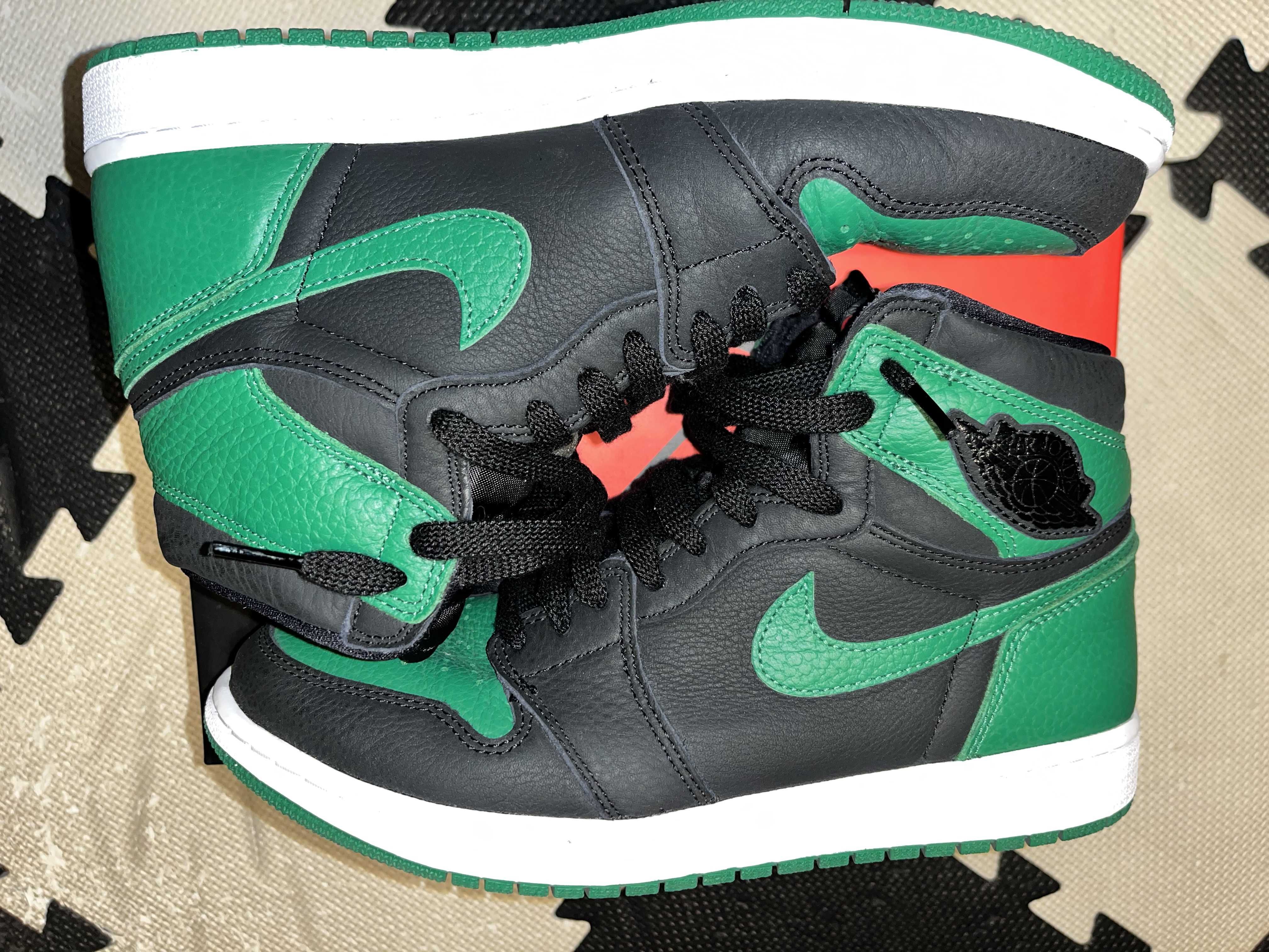 Nike Air Jordan 1 Retro High OG "Black/Pine Green" (2020)