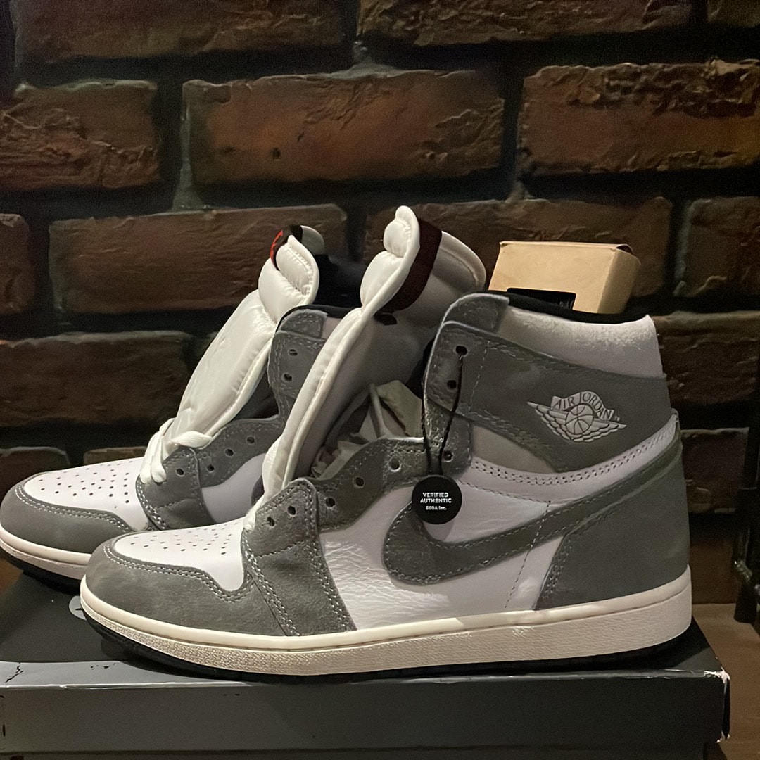 Nike Air Jordan 1 Retro High OG "Black and Smoke Grey"