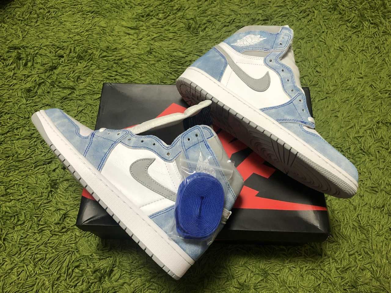 Nike Air Jordan 1 High OG "Hyper Royal"