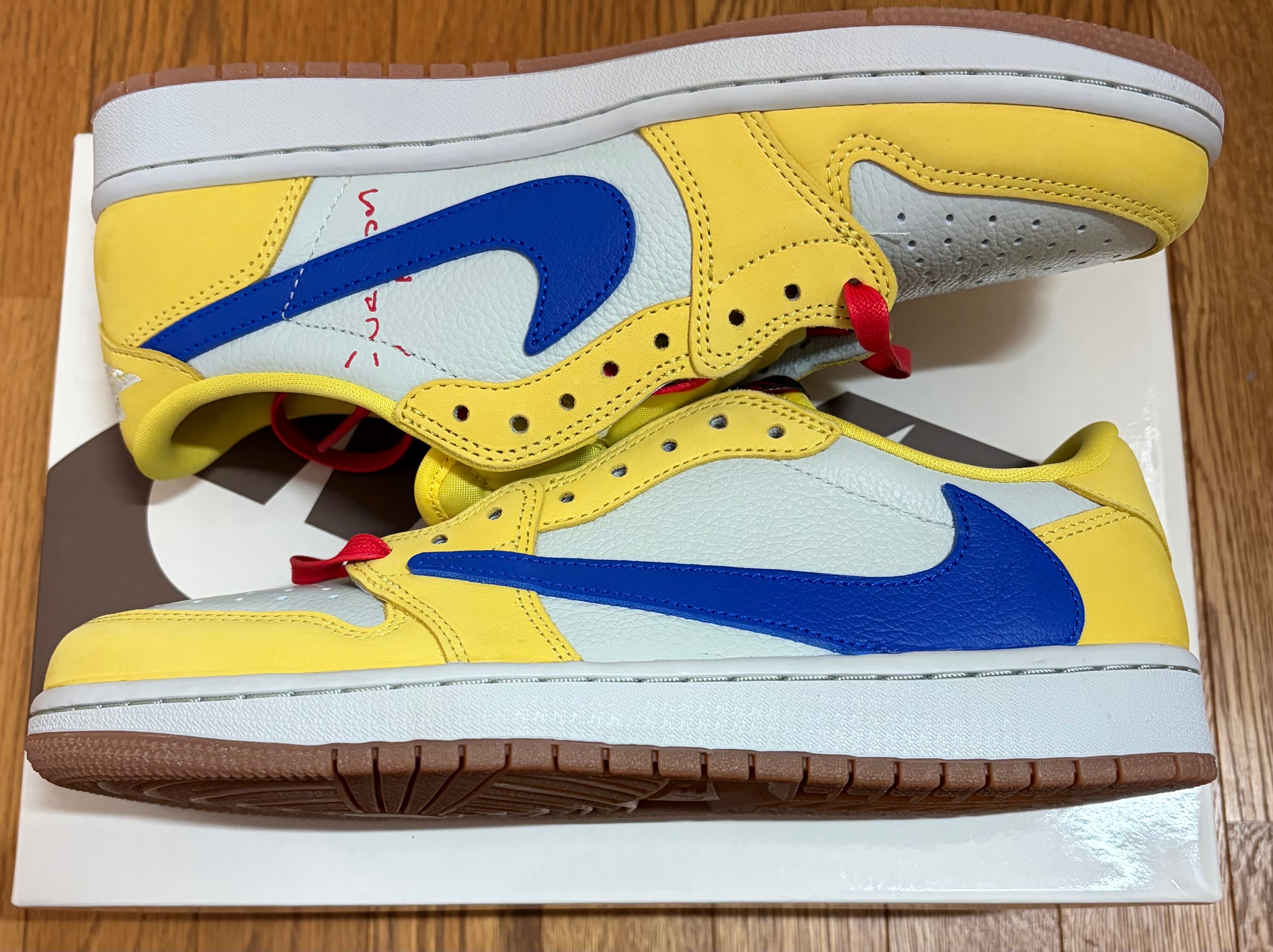 トラヴィススコット × ナイキ ウィメンズ エアジョーダン1 レトロ ロー OG "カナリー"