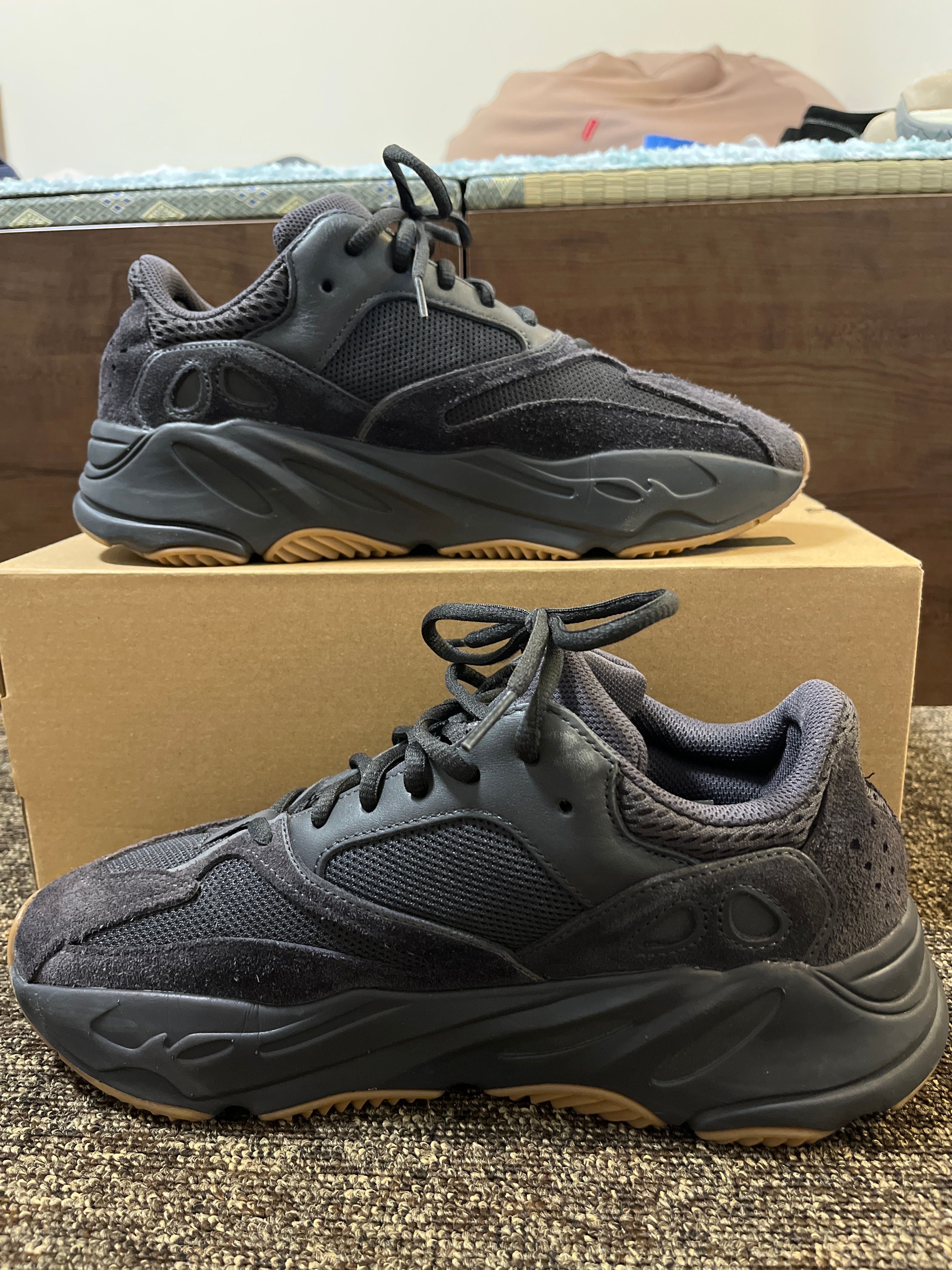 adidas YEEZY Boost 700 "Utility Black"