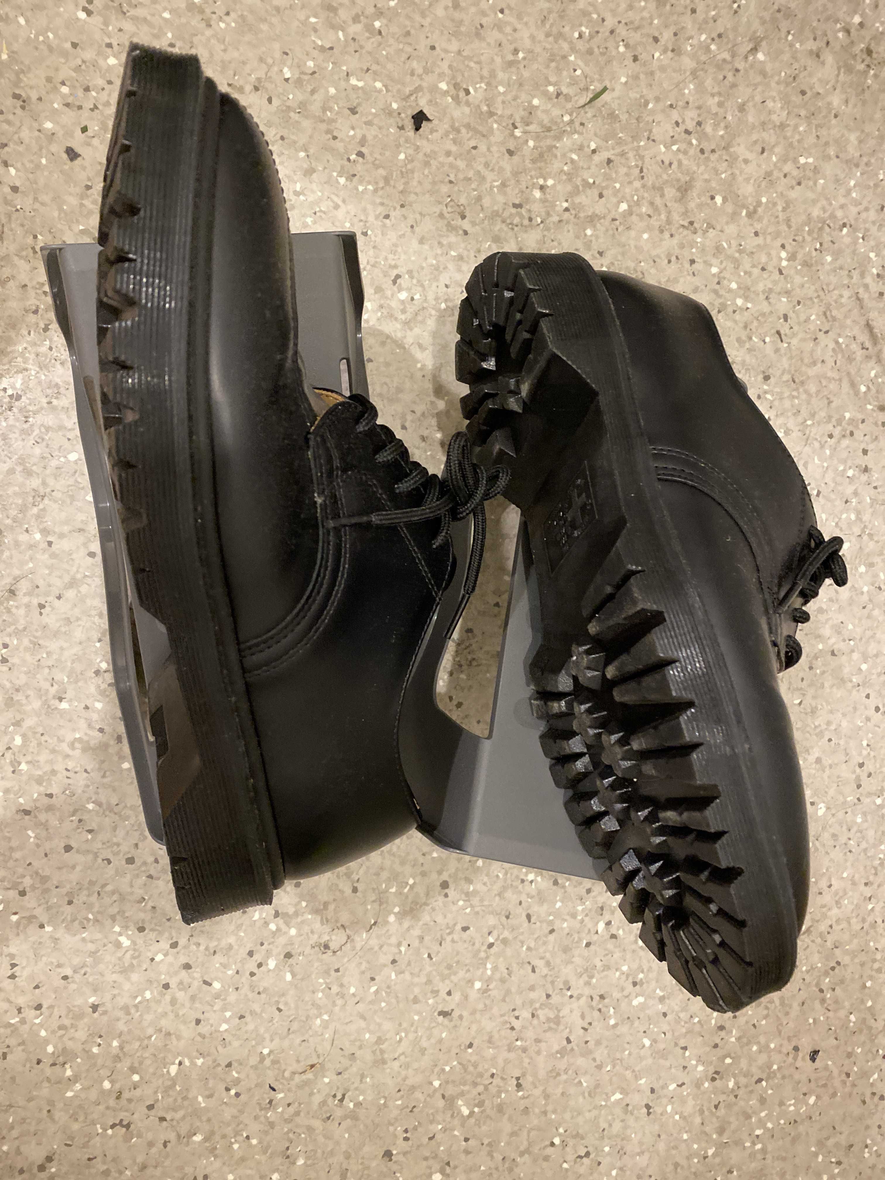 SUPREME × Dr.Martens SPLIT TOE 5-EYE SHOE "BLACK"