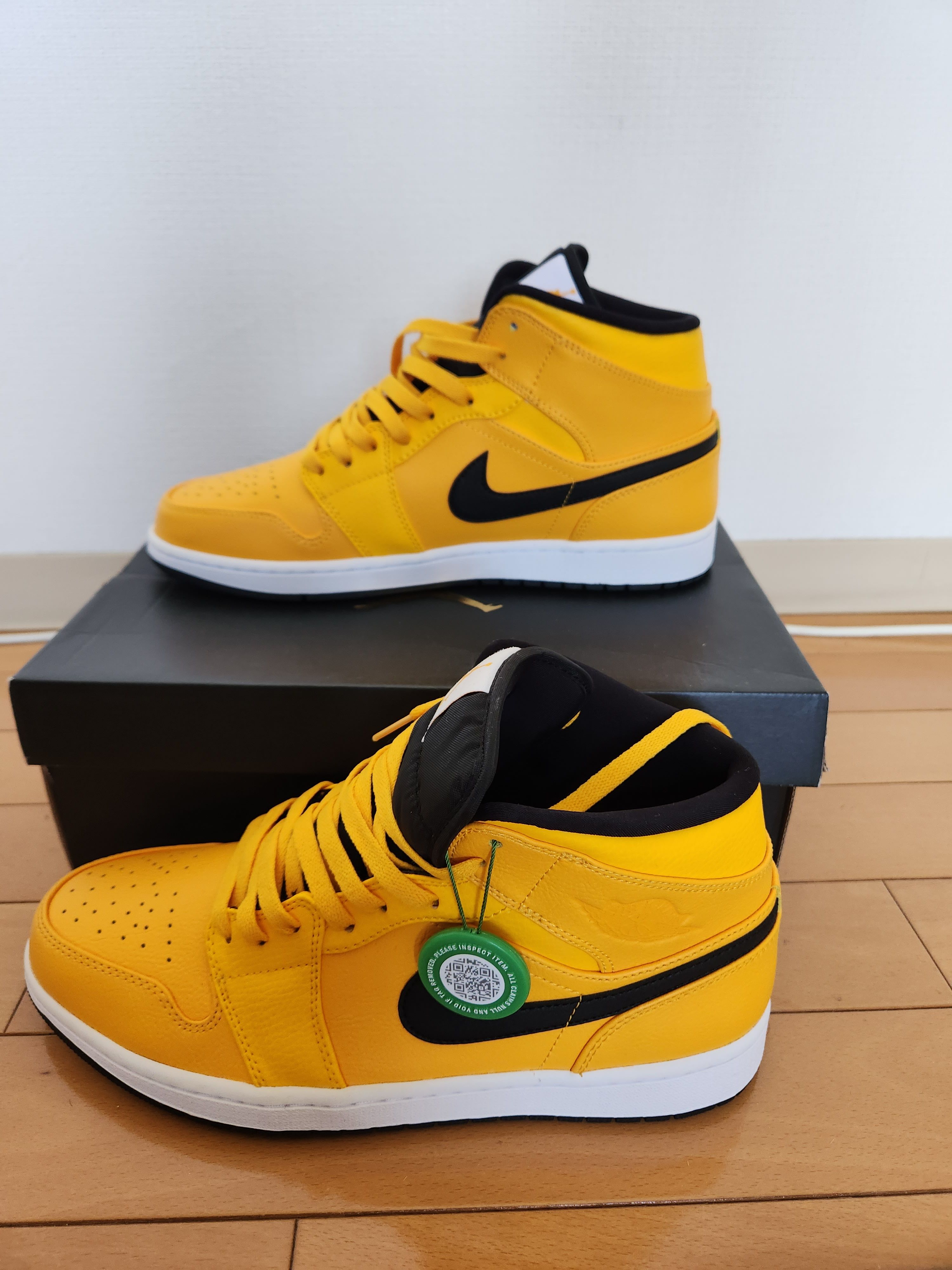 Nike Air Jordan 1 Mid "University Gold Black"