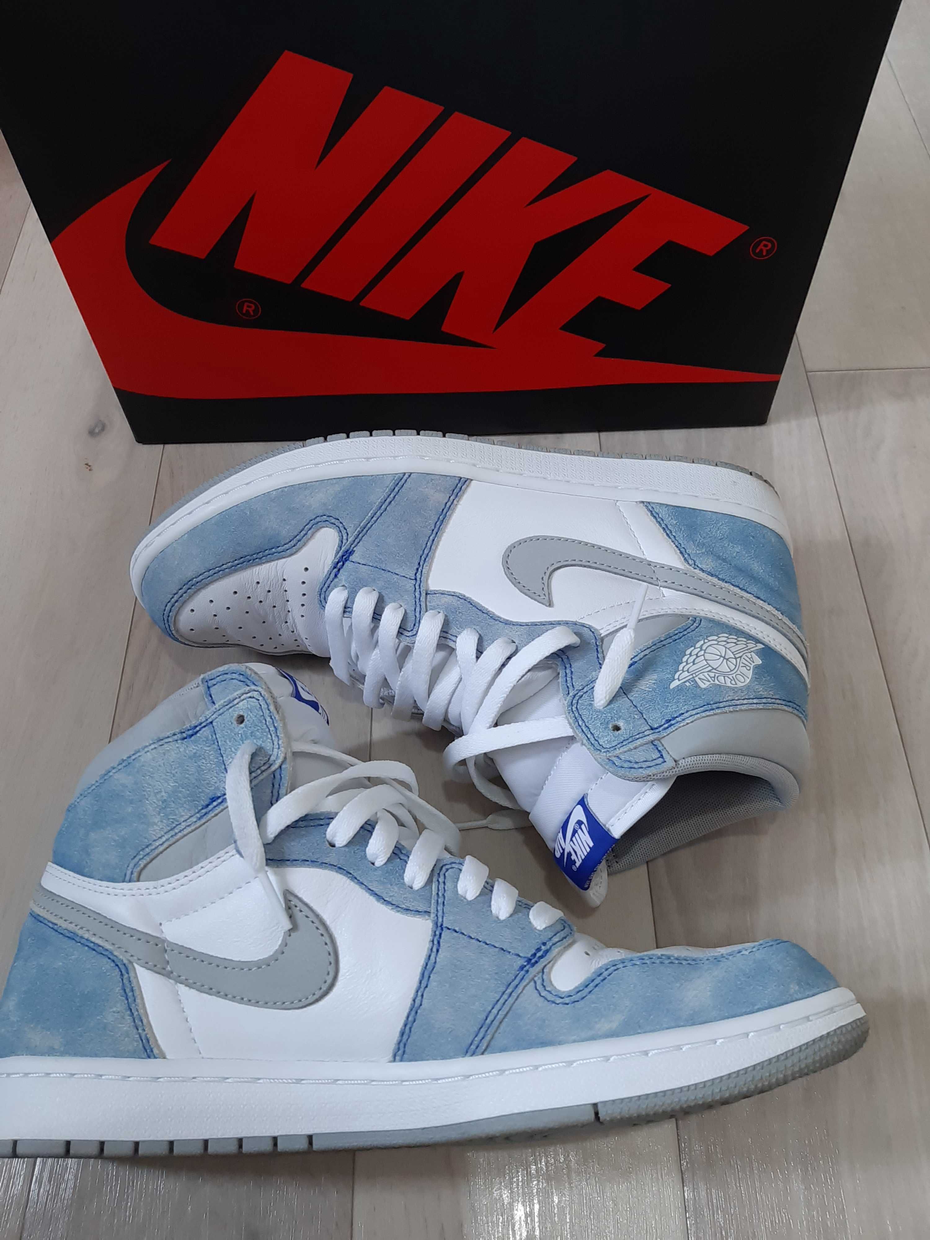 Nike Air Jordan 1 High OG "Hyper Royal"