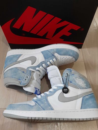 Nike Air Jordan 1 High OG "Hyper Royal"