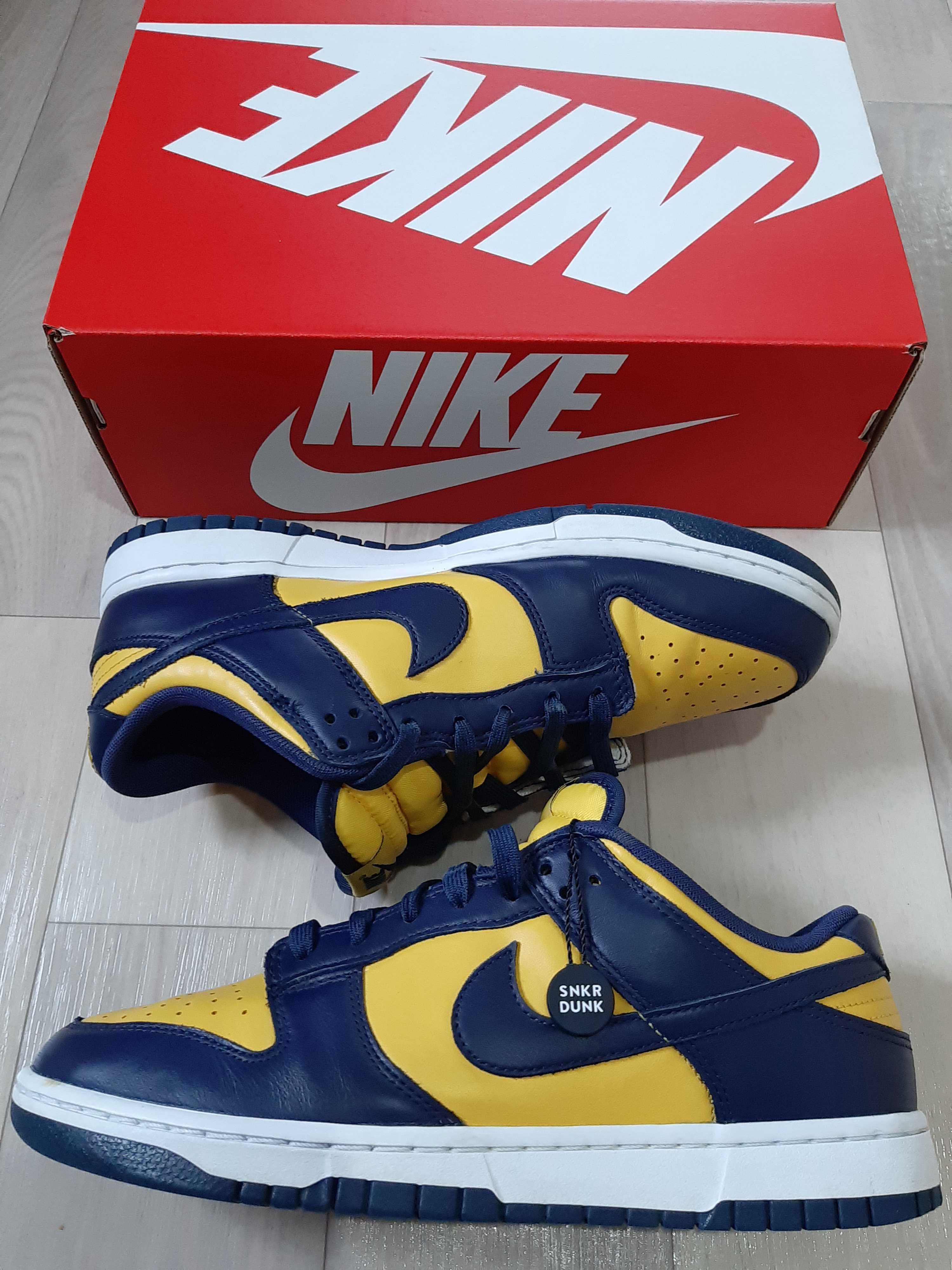 Nike Dunk Low "Michigan"