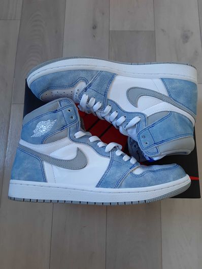 Nike Air Jordan 1 High OG "Hyper Royal"