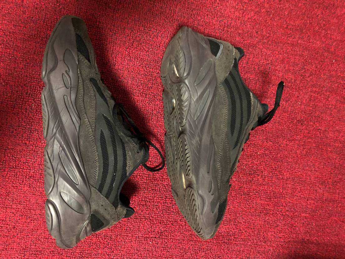 adidas YEEZY BOOST 700 V2 "Vanta"