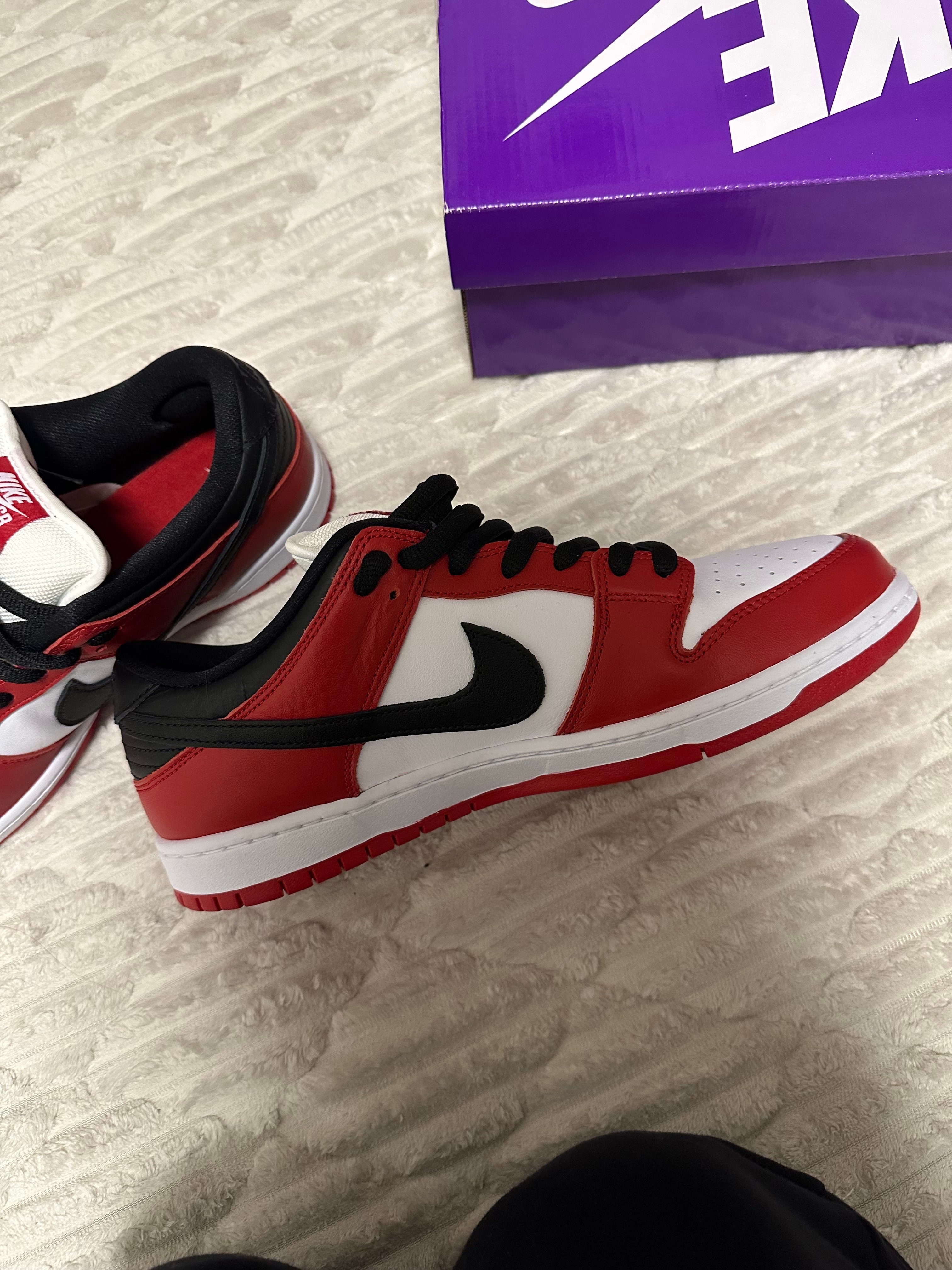 ナイキ SB ダンク ロー プロ "ジェーパック シカゴ/バーシティレッド アンド ホワイト"(堀米雄斗着用)