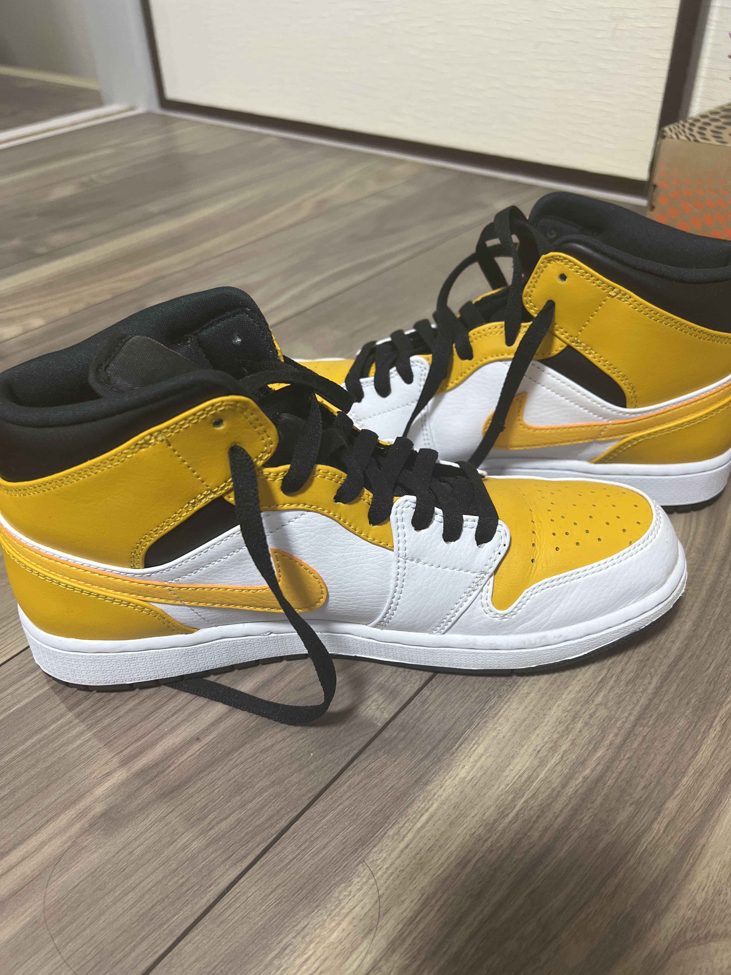 Nike Air Jordan 1 Mid "University Gold"