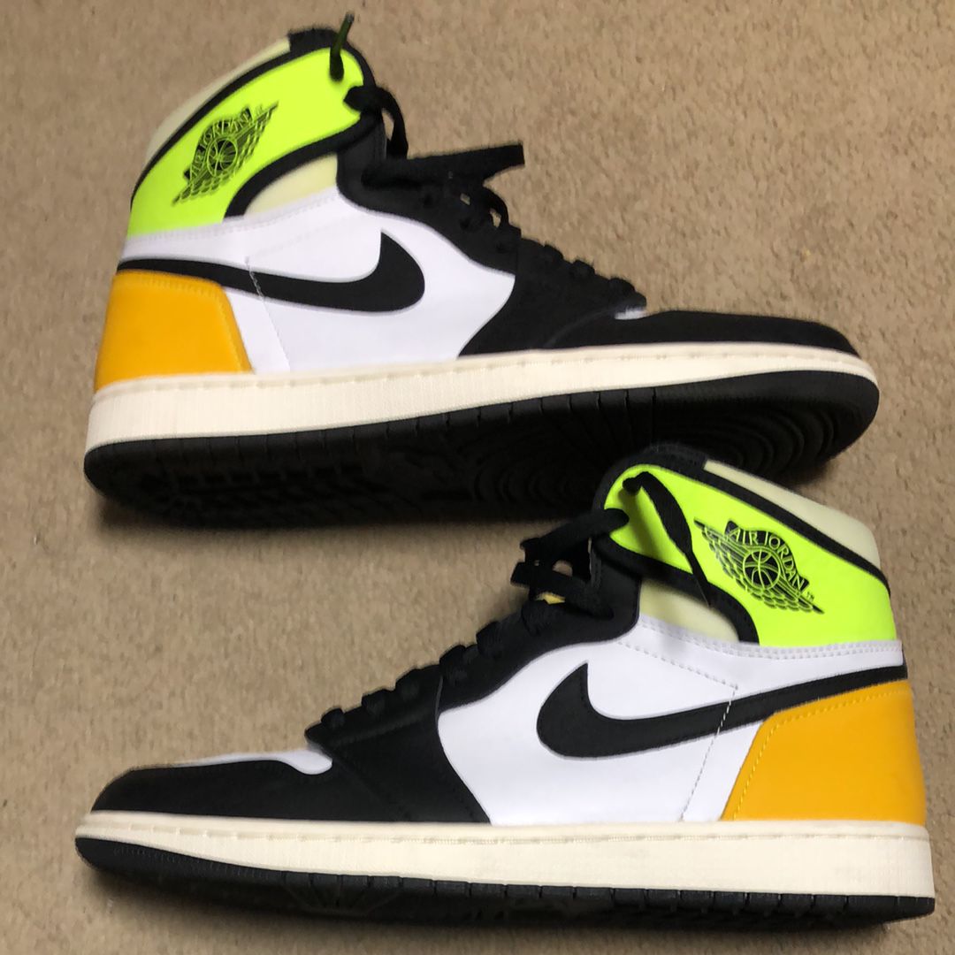 Nike Air Jordan 1 High OG "Volt Gold"