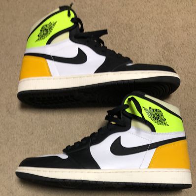 Nike Air Jordan 1 High OG "Volt Gold"