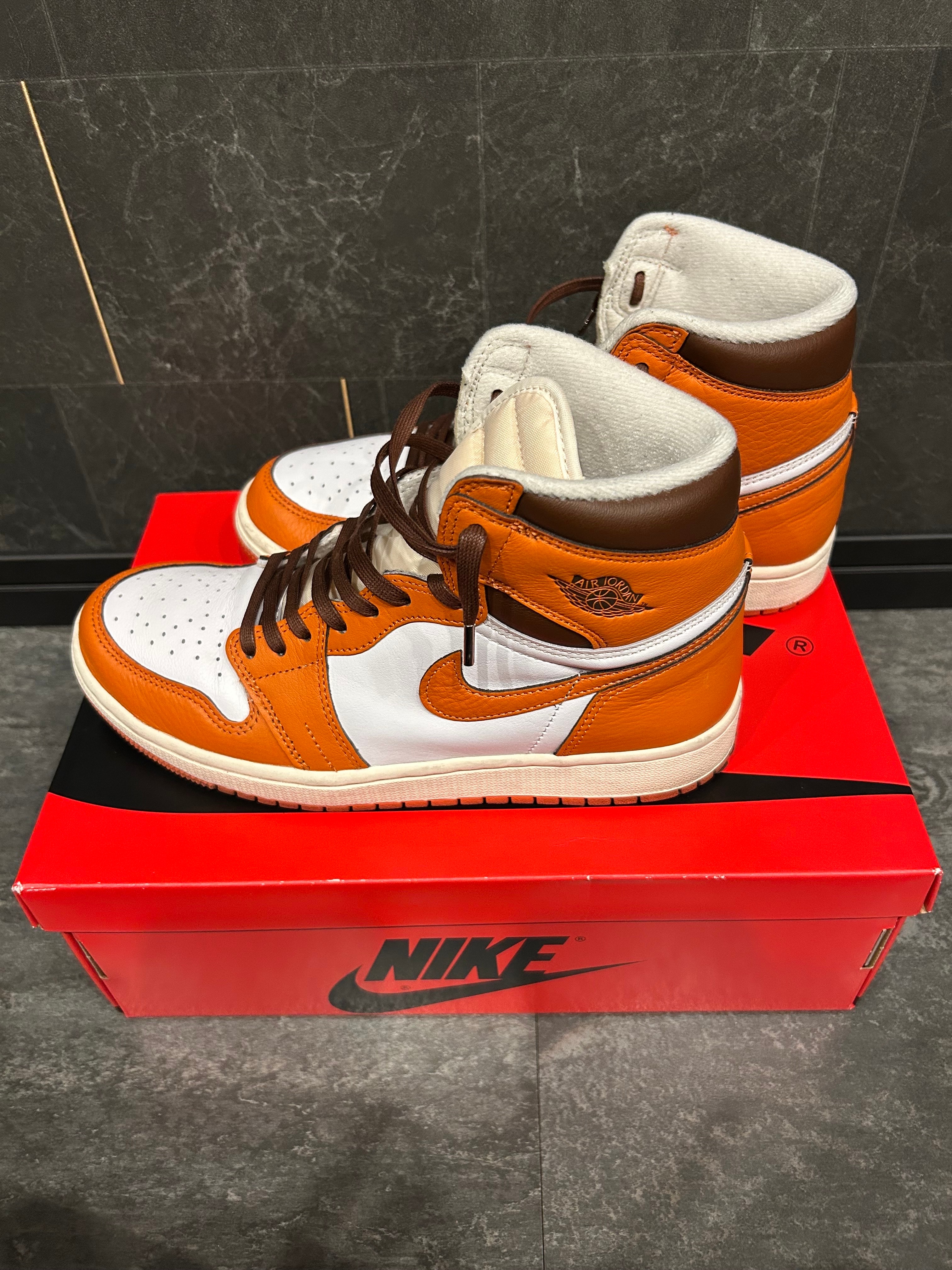 Nike Women's Air Jordan 1 High OG "Starfish"