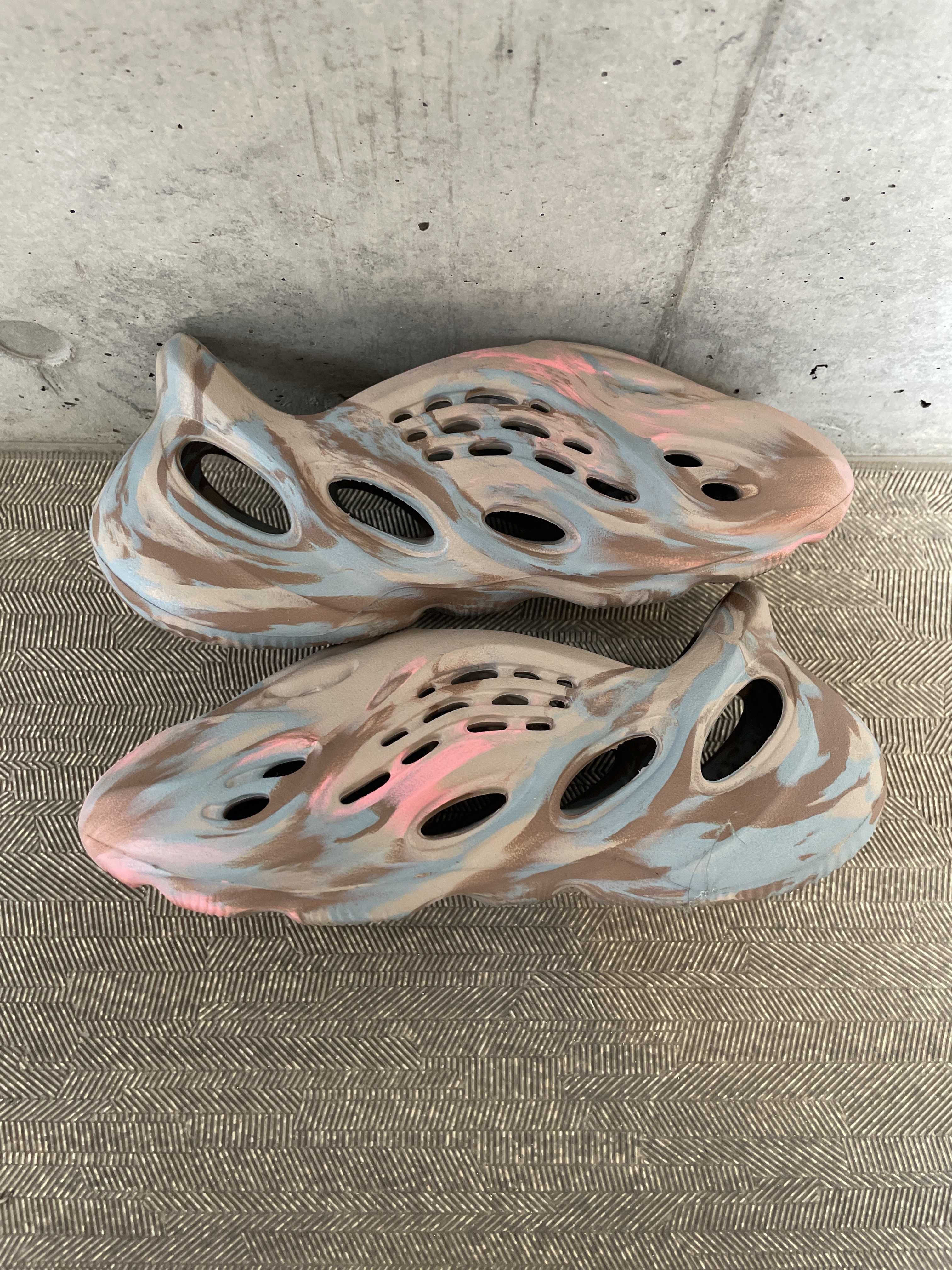 adidas YEEZY Foam Runner "Mx Sand Grey"