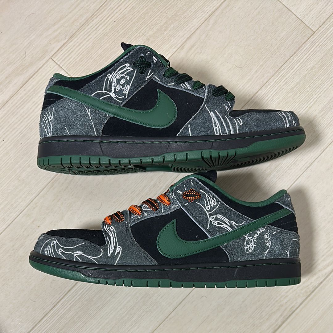 There Skateboards × Nike SB Dunk Low Pro "Anthracite and Gorge Green"