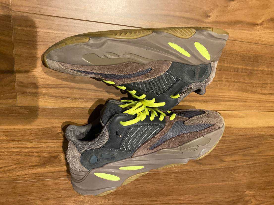 YEEZY BOOST 700 WAVE RUNNER DARK GREY