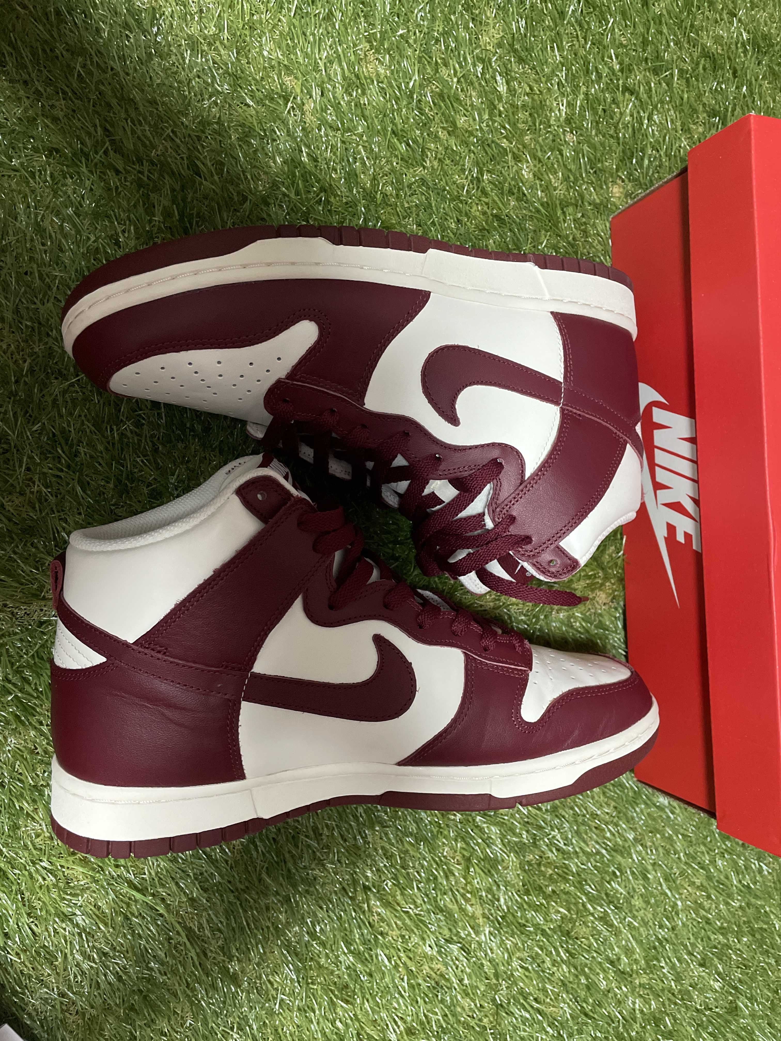 NIKE Women's DUNK HIGH "TEAM RED"