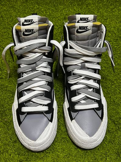 sacai × NIKE BLAZER MID "BLACK/WOLF GREY/WHITE"