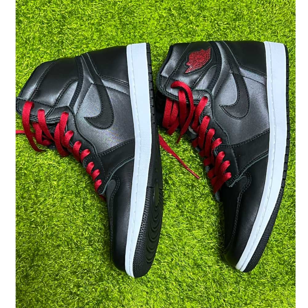 Nike Air Jordan 1 Retro High OG "Black/Metallic Silver/Gym Red"