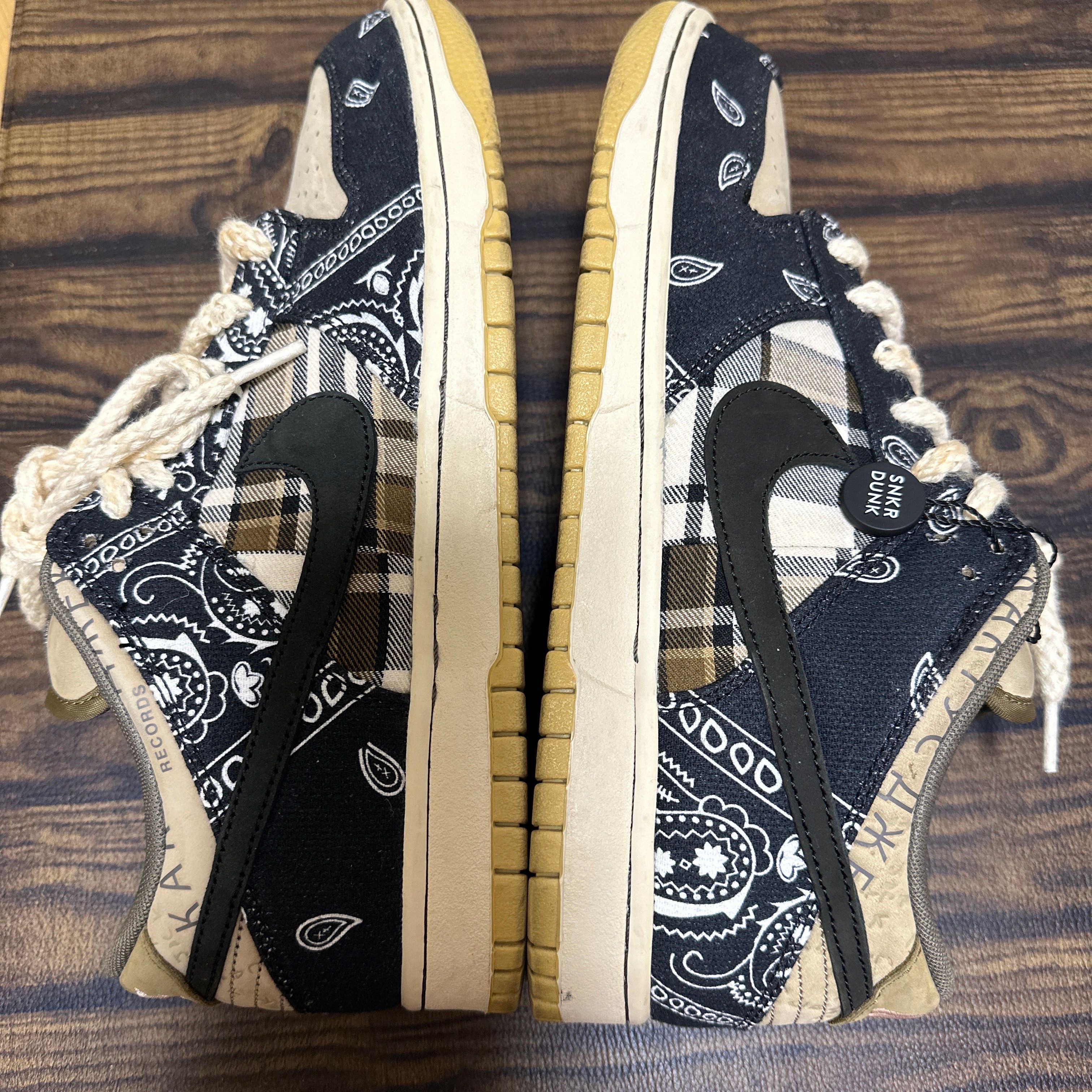 Travis Scott × Nike SB Dunk Low "Black/Parachute Beige"
