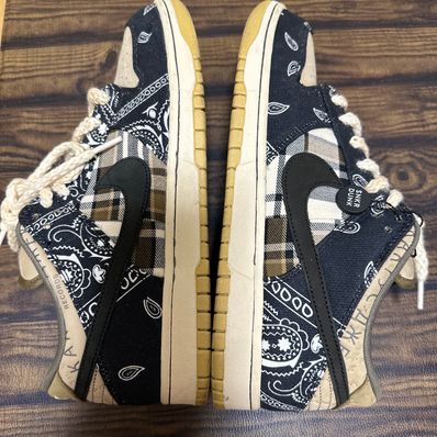 Travis Scott × Nike SB Dunk Low "Black/Parachute Beige"