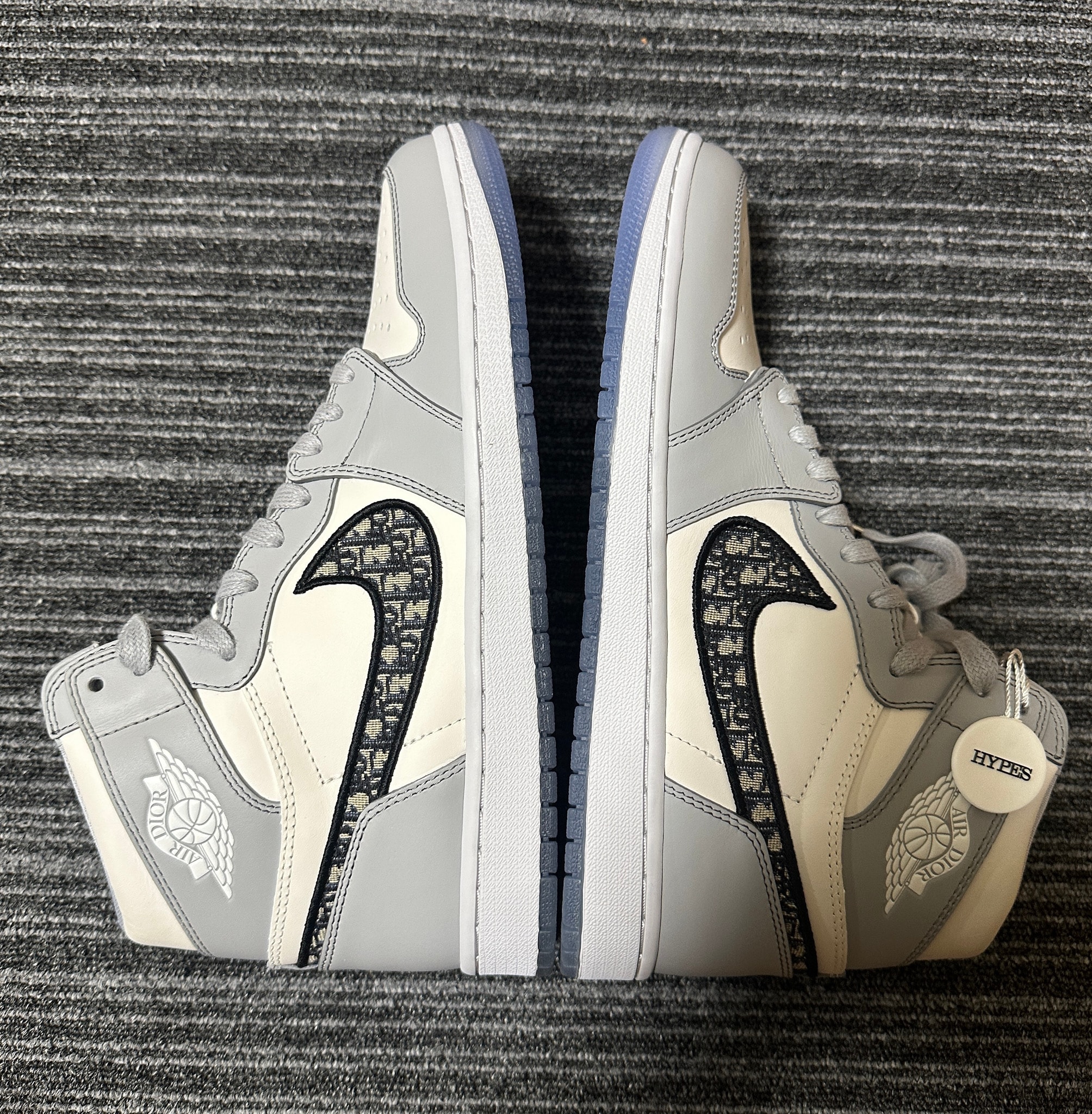 Dior × Nike Air Jordan 1 High OG "Wolf Grey"