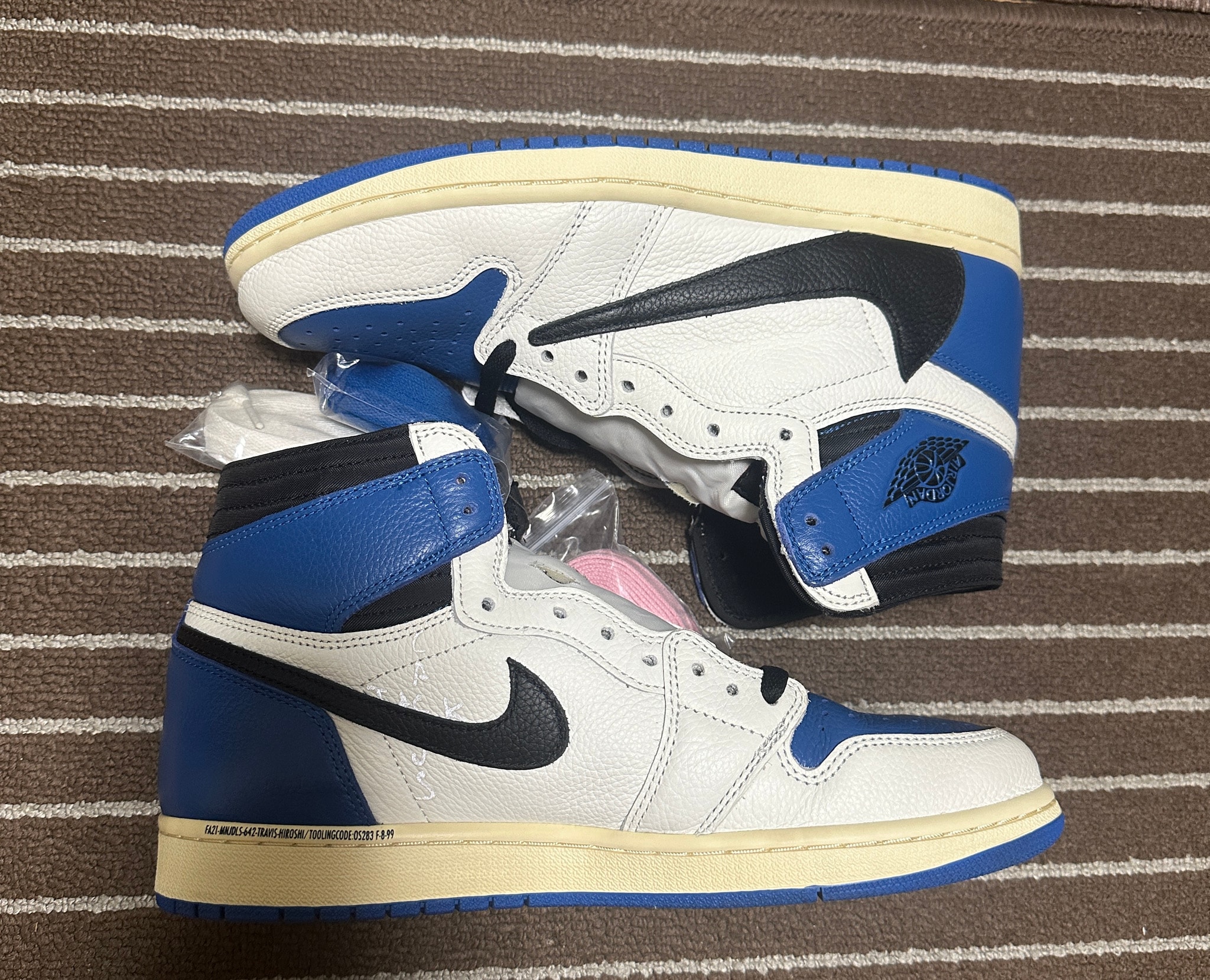 Travis Scott × fragment design × Nike Air Jordan 1 Retro High OG SP "Military Blue"