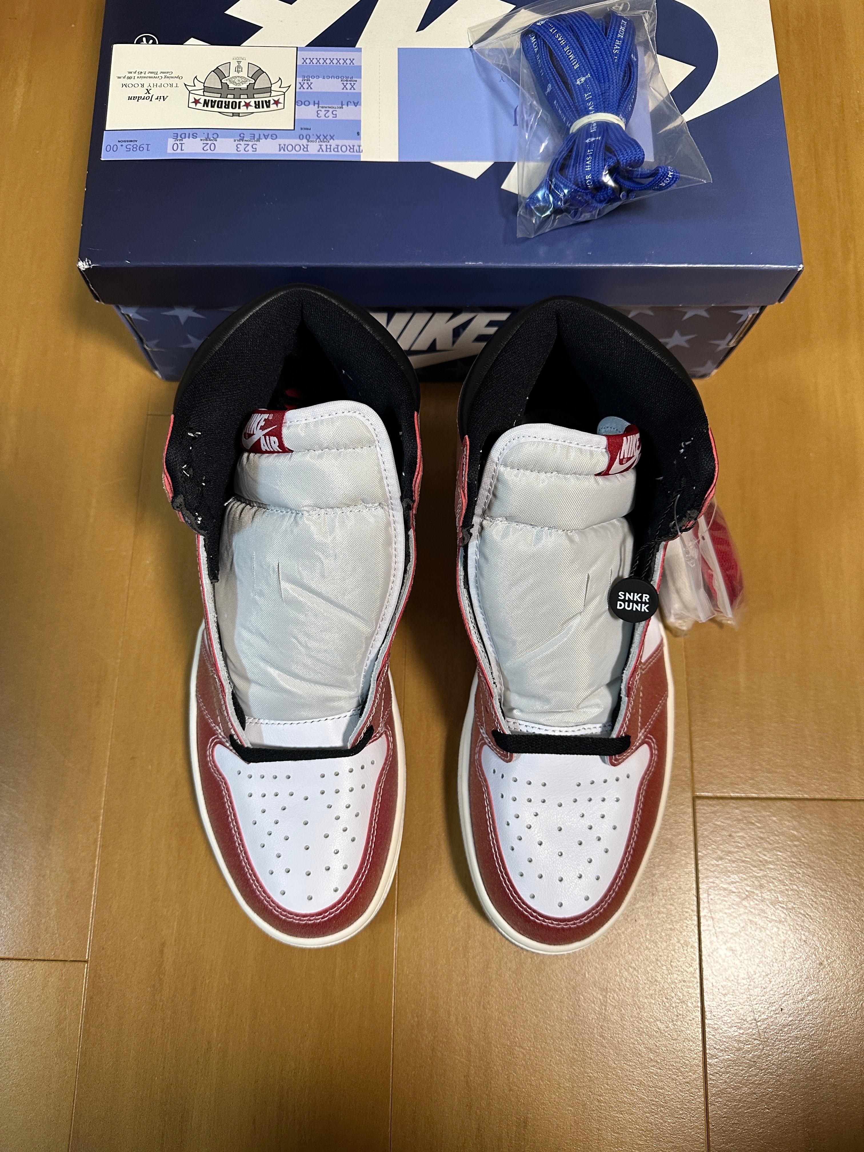Trophy Room × Nike Air Jordan 1 Retro High "Chicago" (Friends and Family) (Blue Laces)